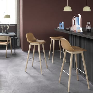 Fiber stołek barowy z oparciem - grey, szare nogi, niski - Muuto