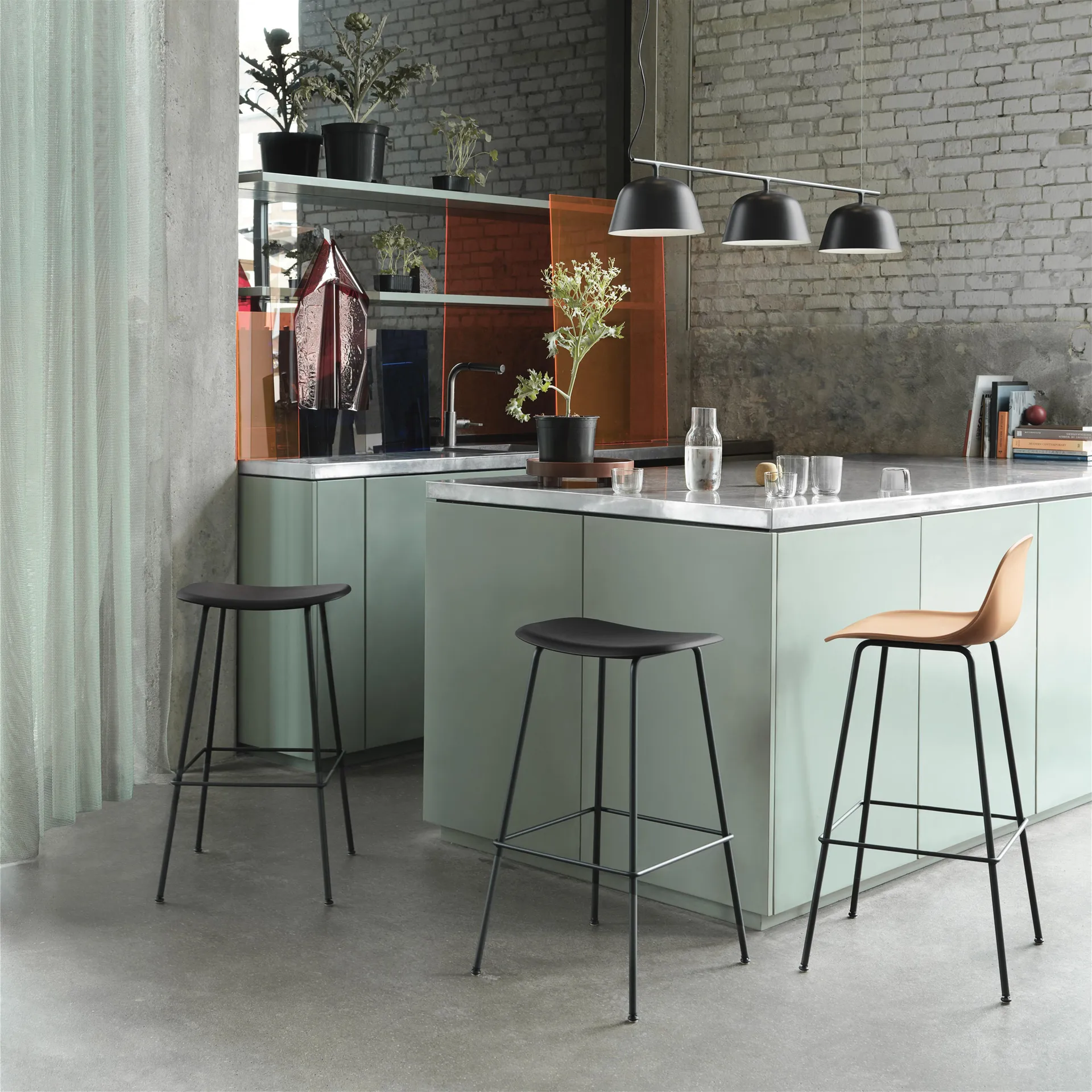 Fiber Tube krzesło barowe oparcie 65 cm, Ochre-Black (plastic) Muuto