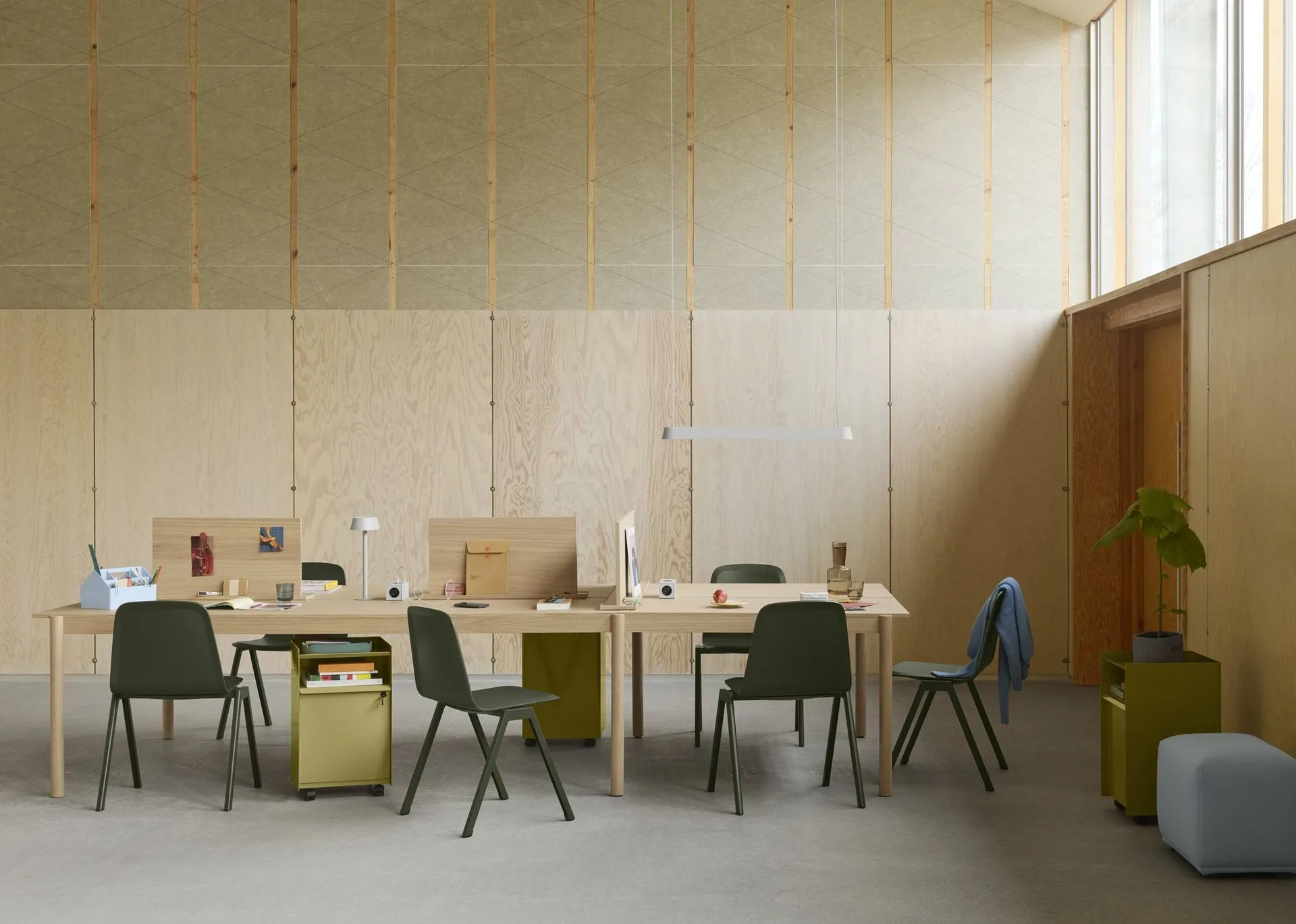 Folded Trolley wózek z szufladą, Ciemnoczerwony Muuto