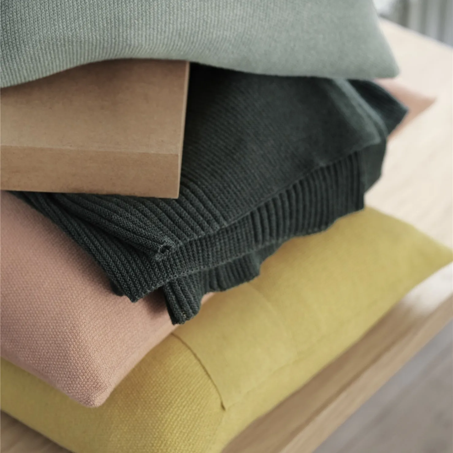 Koc wełniany Rhythm 130x160 cm, Dark green Muuto