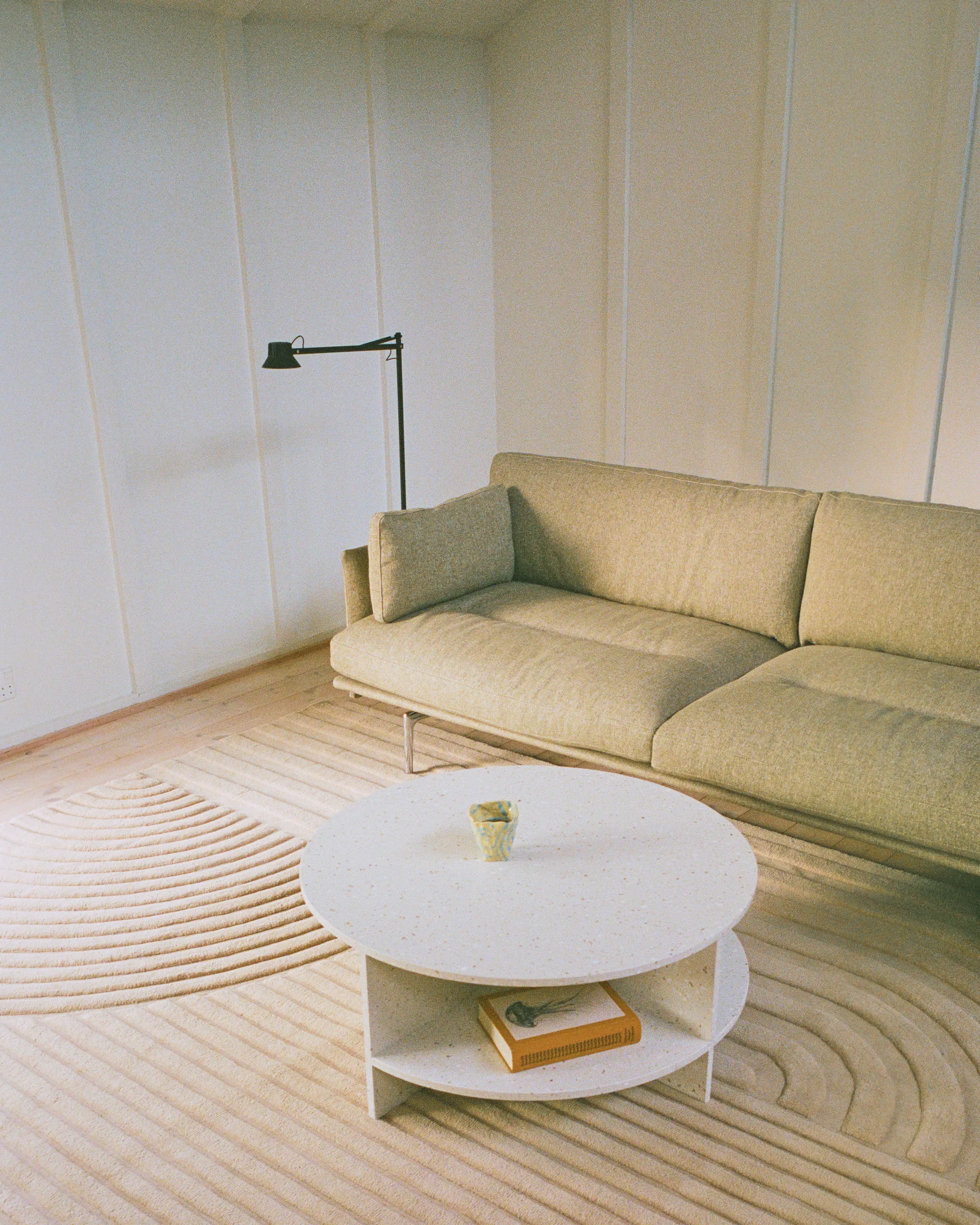 Lampa podłogowa Dedicate, Black, 112 cm Muuto