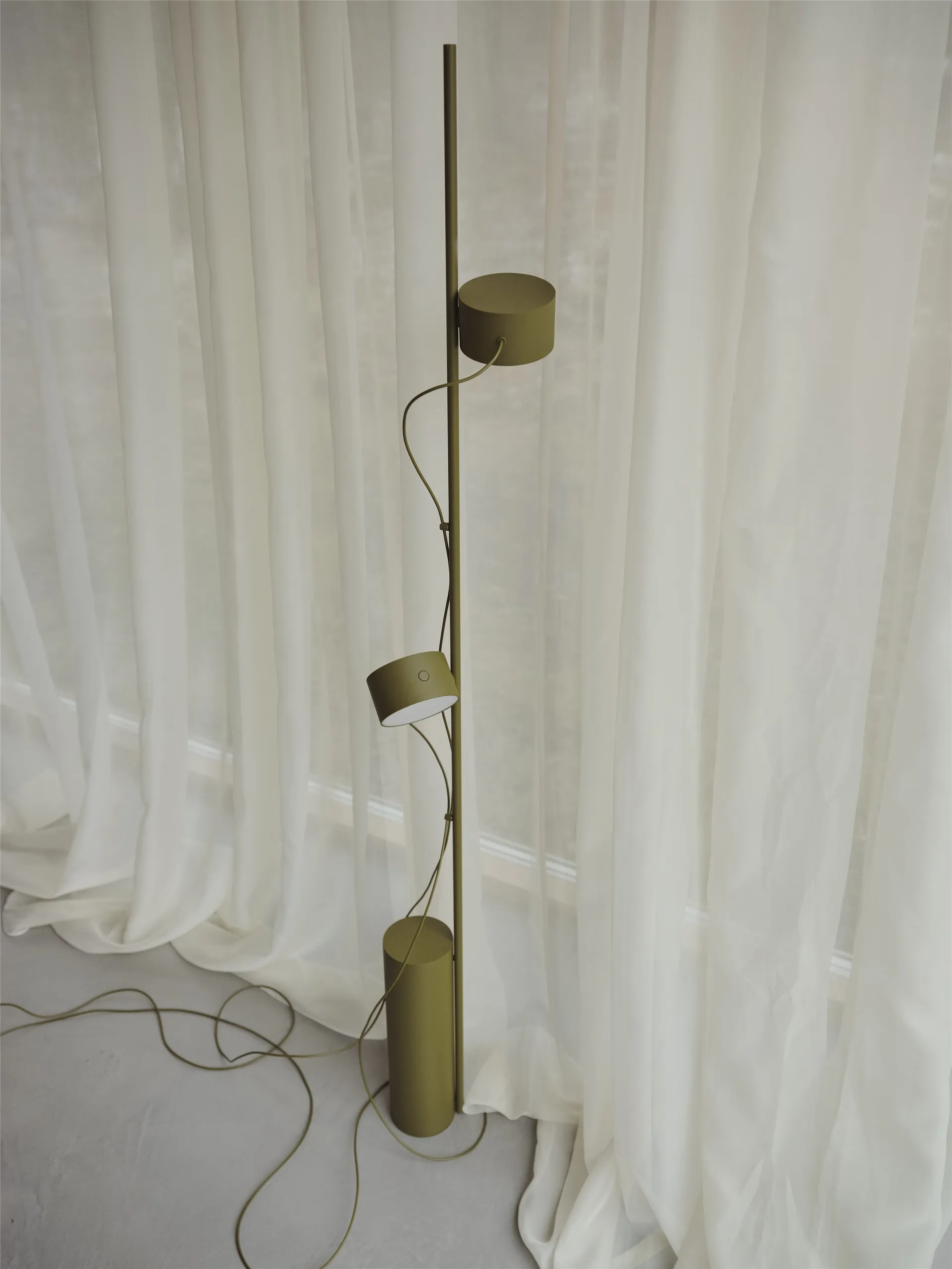 Lampa podłogowa Post, Brown-green Muuto