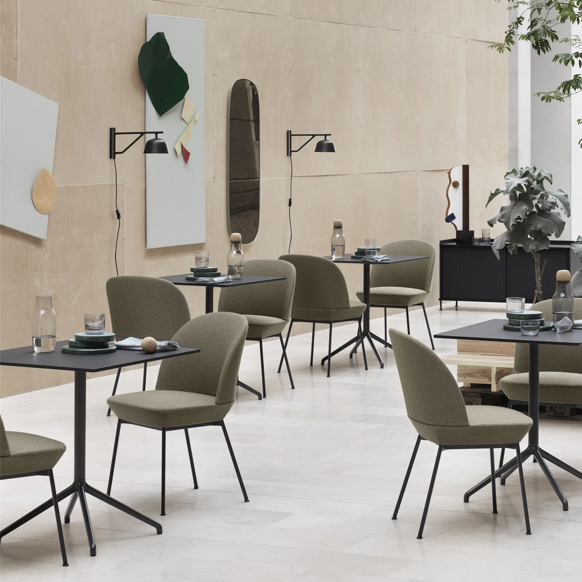 Lampa ścienna Ambit, czarny Muuto