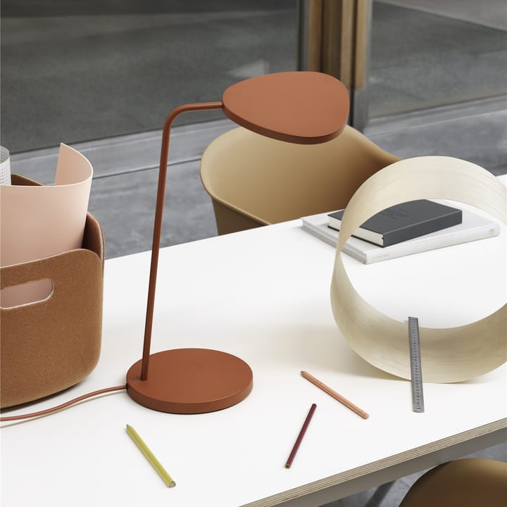 Lampa stołowa Leaf biała, miedź - brązowy Muuto