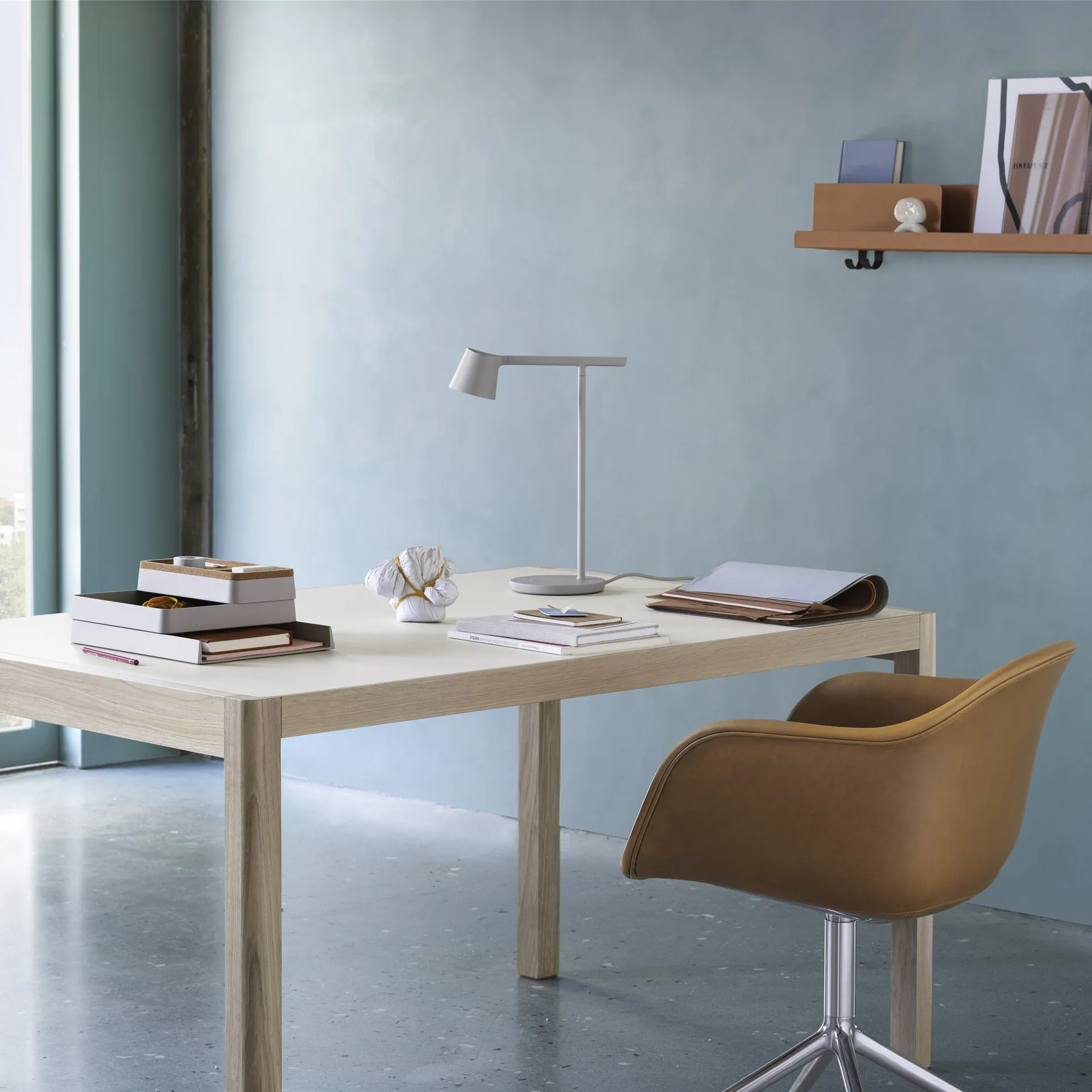 Lampa stołowa Tip, Szary Muuto