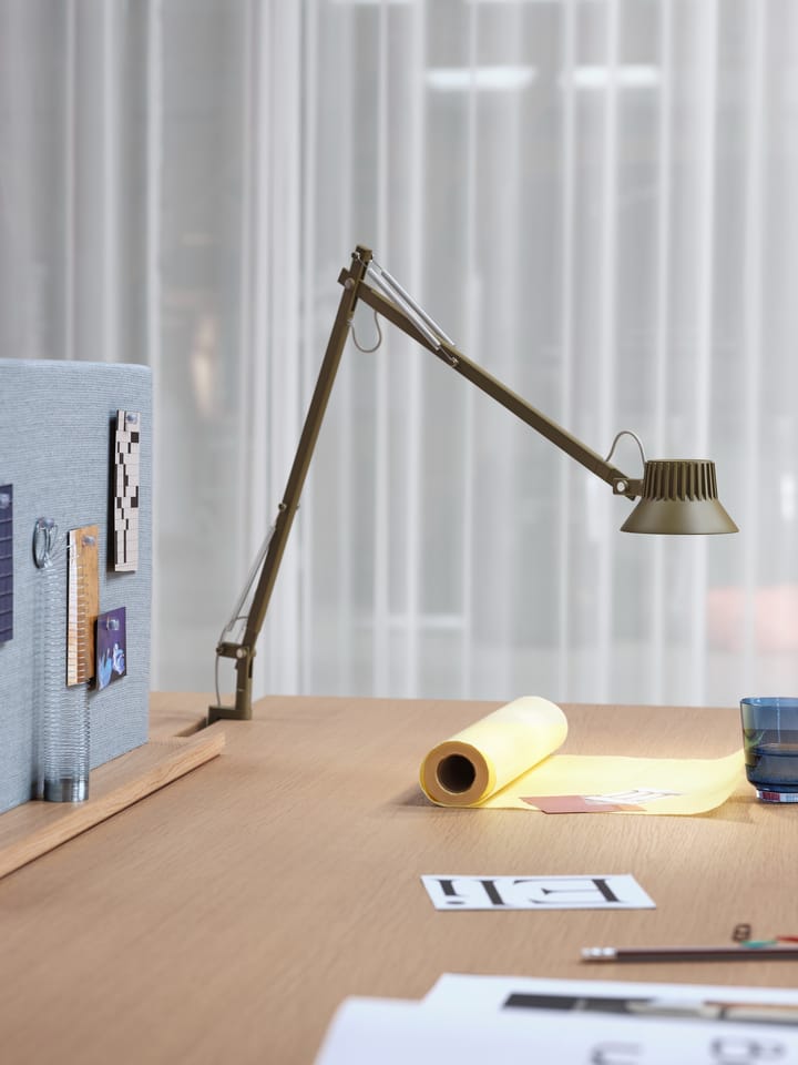 Lampa stołowa z klamrą Dedicate L2, Brown Green Muuto