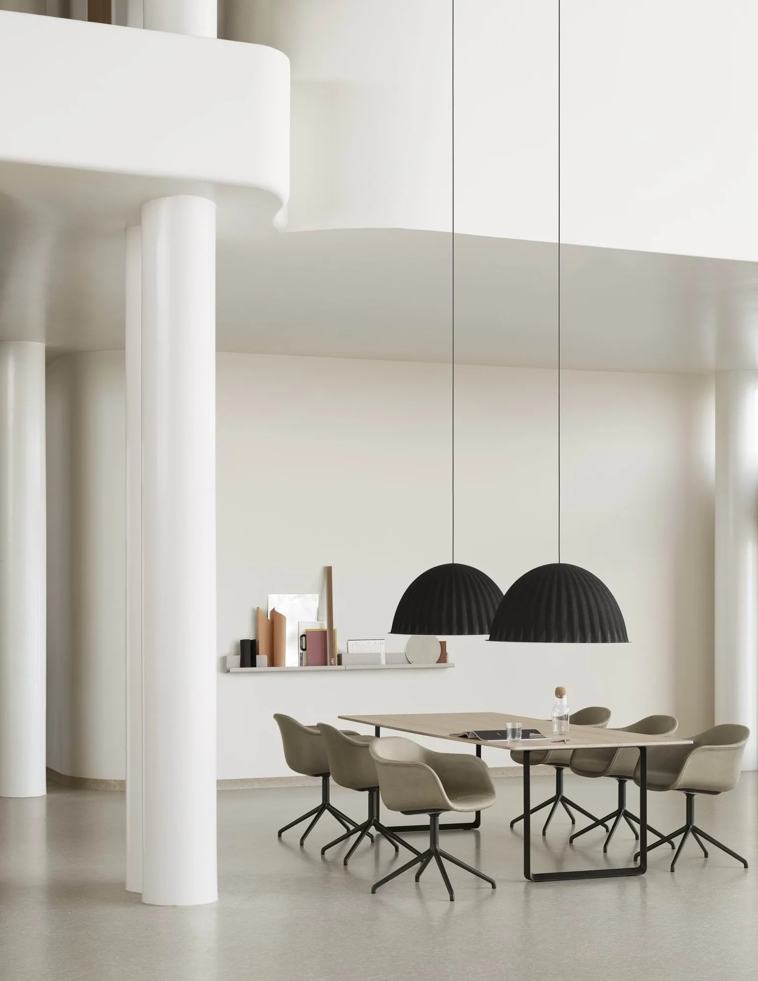 Lampa sufitowa Under the bell Ø 55 cm, Blue grey Muuto