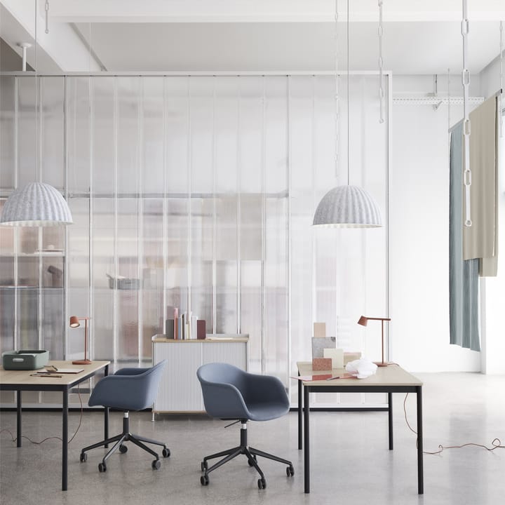 Lampa sufitowa Under the bell Ø 55 cm, mlecznobiały Muuto