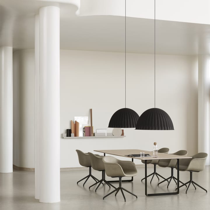 Lampa sufitowa Under the bell Ø 82 cm, czarny Muuto