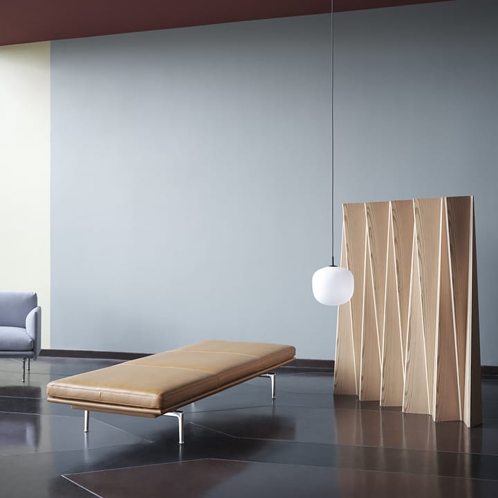 Leżanka Outline, Refine leather cognac-Black Muuto