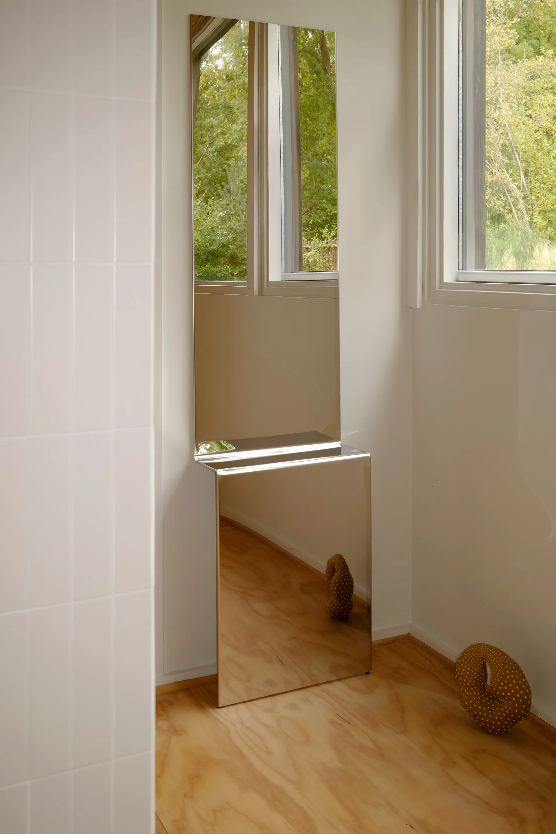 Lustro ścienne Pleat, Polerowana stal, 227×57 cm Muuto