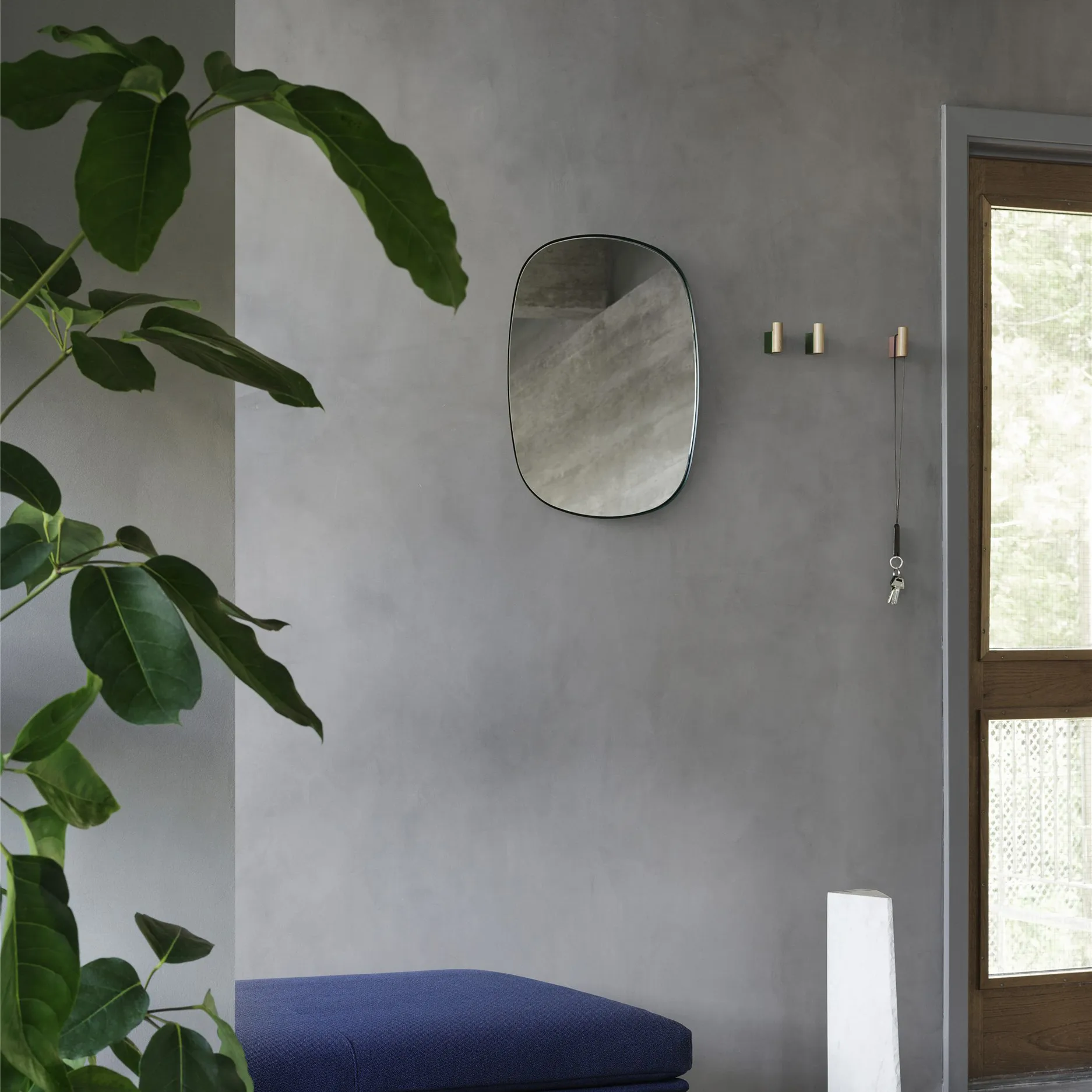 Lustro w ramie małe, Dark green Muuto