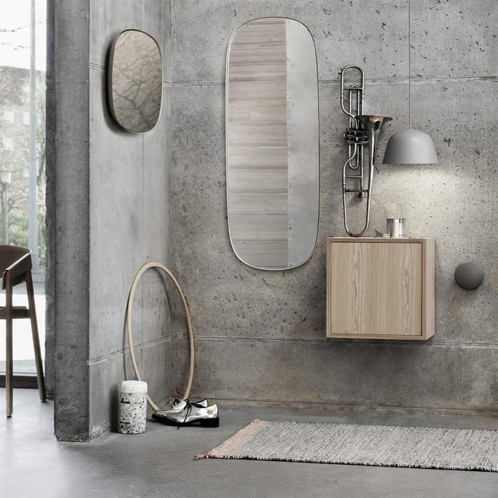 Lustro w ramie małe, taupe Muuto