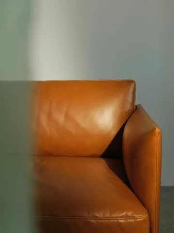 Outline sofa 3-osobowa skóra - Cognac-czarne nogi - Muuto