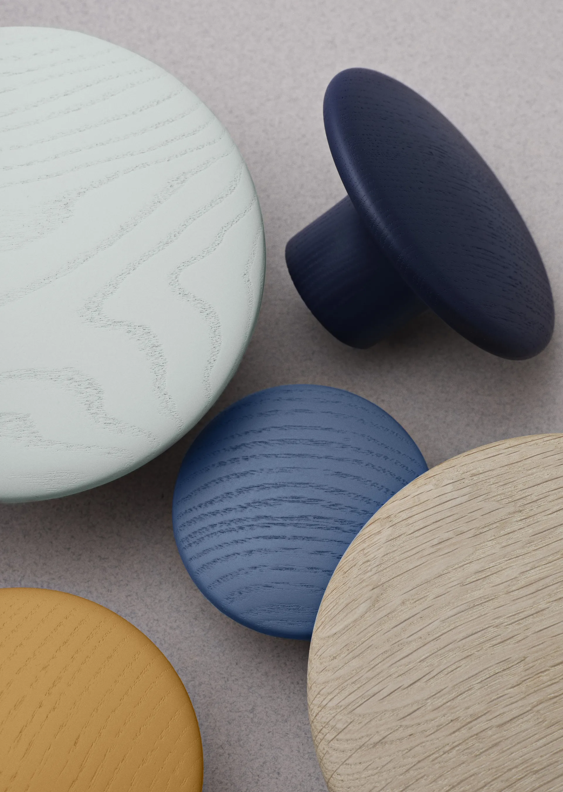 Pomarańczowy drewniany wieszak na ubrania Dots (wykończenie burnt orange), Ø17 cm Muuto