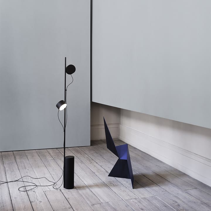 Post lampa podłogowa, Czarny Muuto