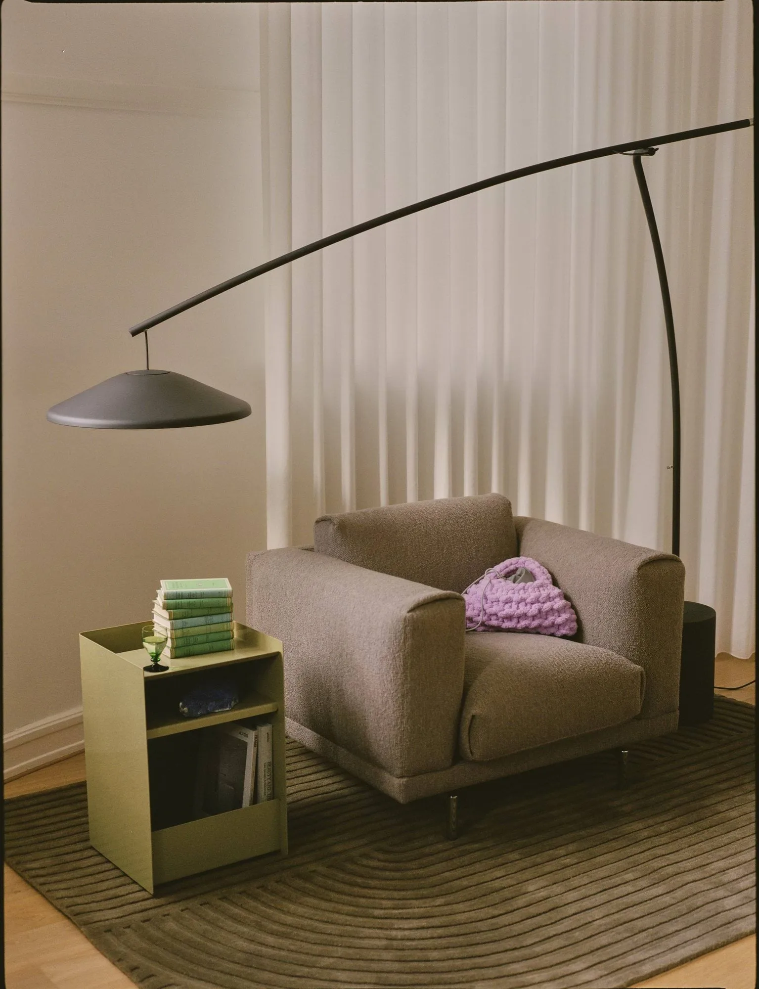 Rest Lounge Chair fotel lounge, Hearth 6-czarne nogi Muuto