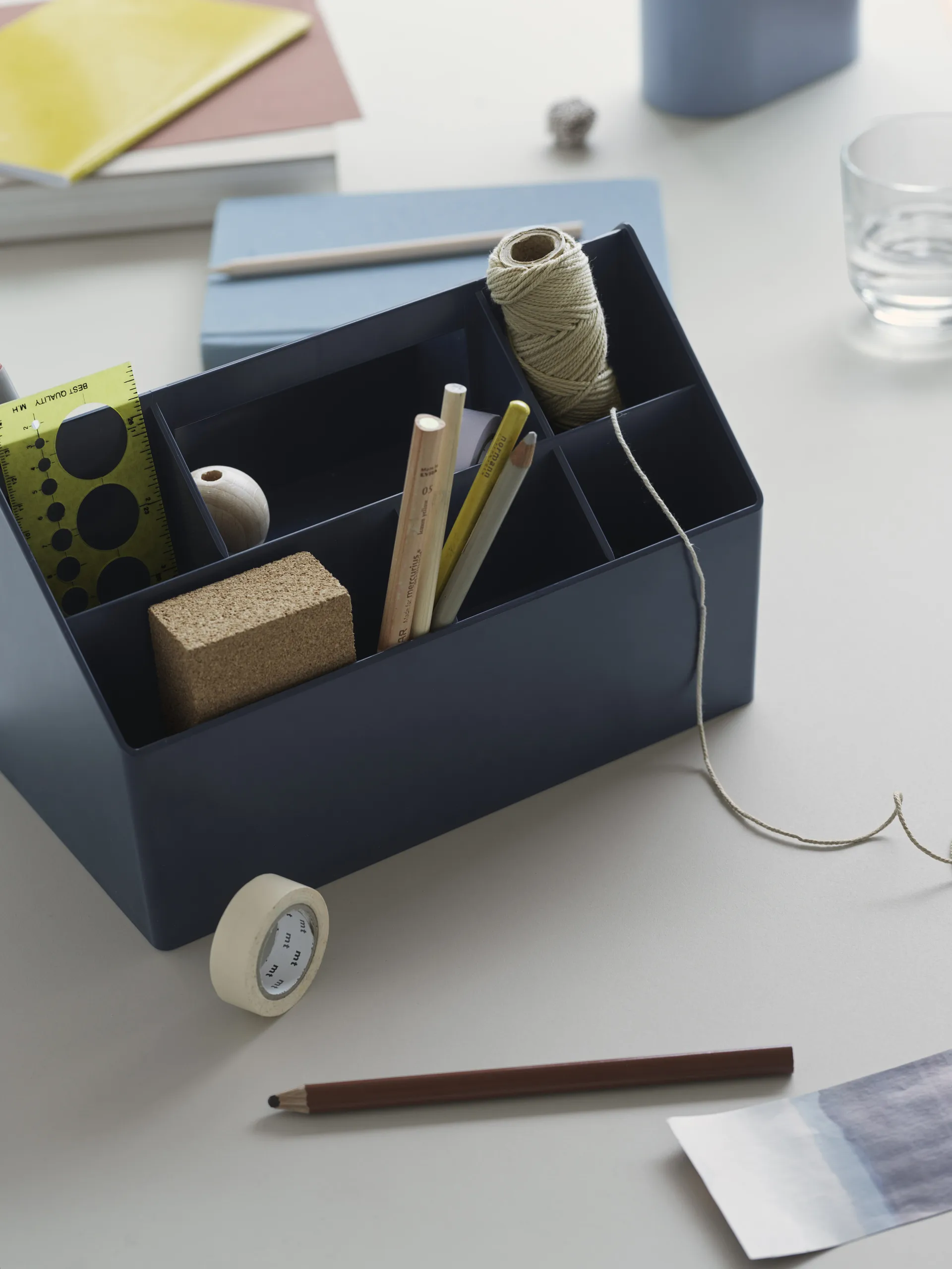 Sketch Przybornik, midnight blue Muuto