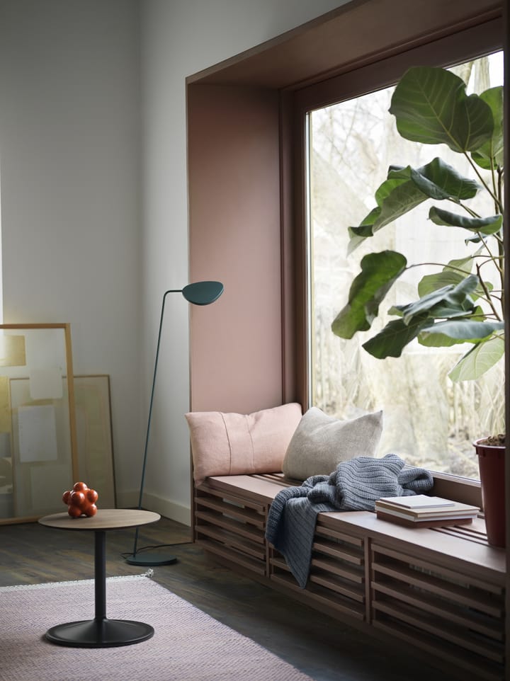 Stolik boczny Soft 40 cm, Lity dąb wędzony - czarny Muuto
