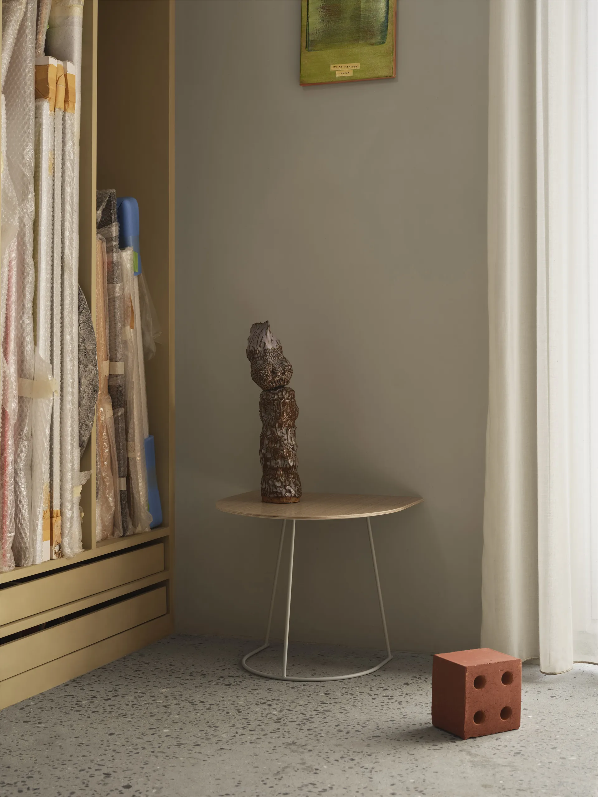 Stolik kawowy Airy, półokrągły, Lakierowany fornir dębowy-off white Muuto