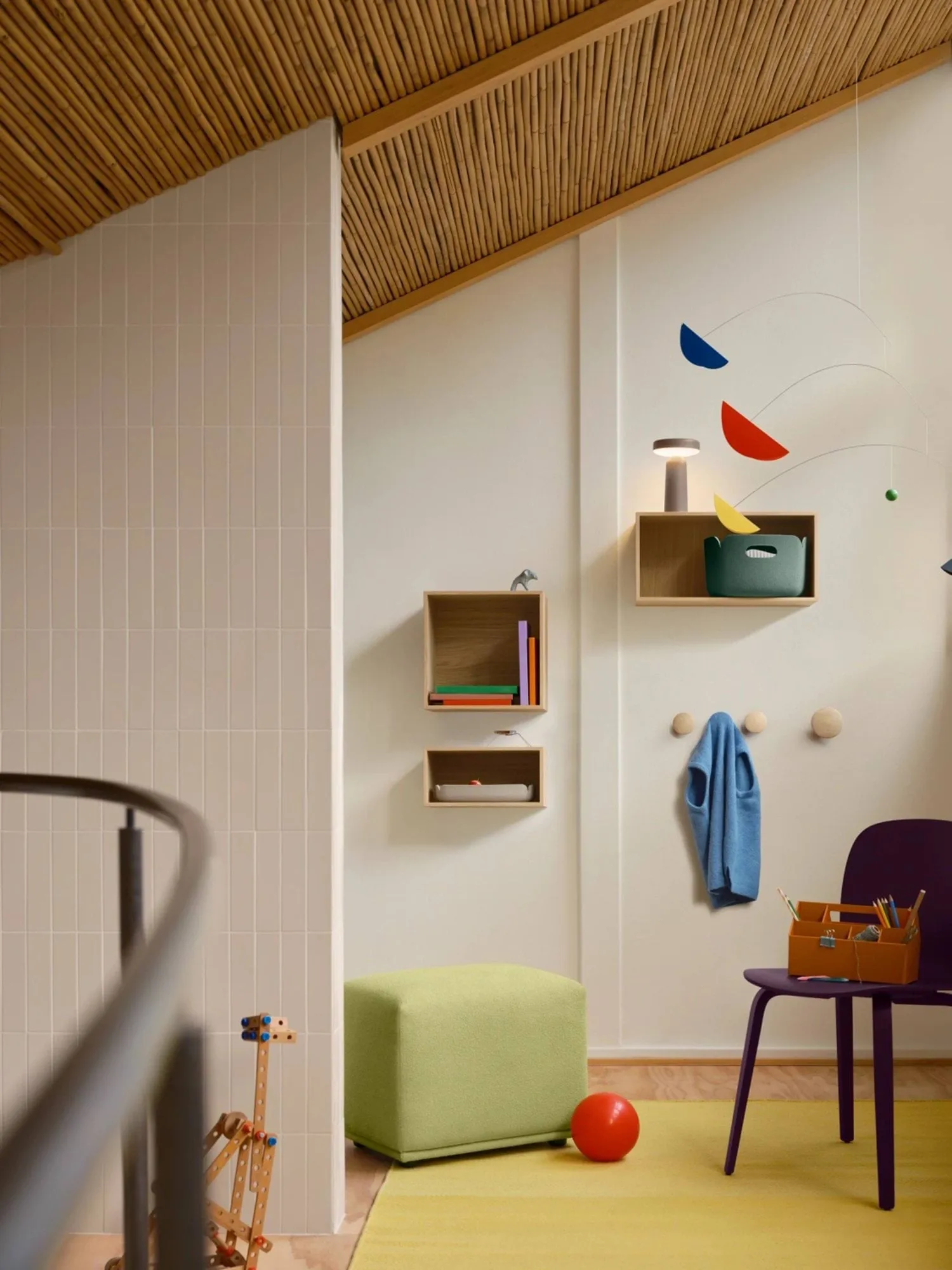 Wieszak Dots dębowy, dąb mały Muuto