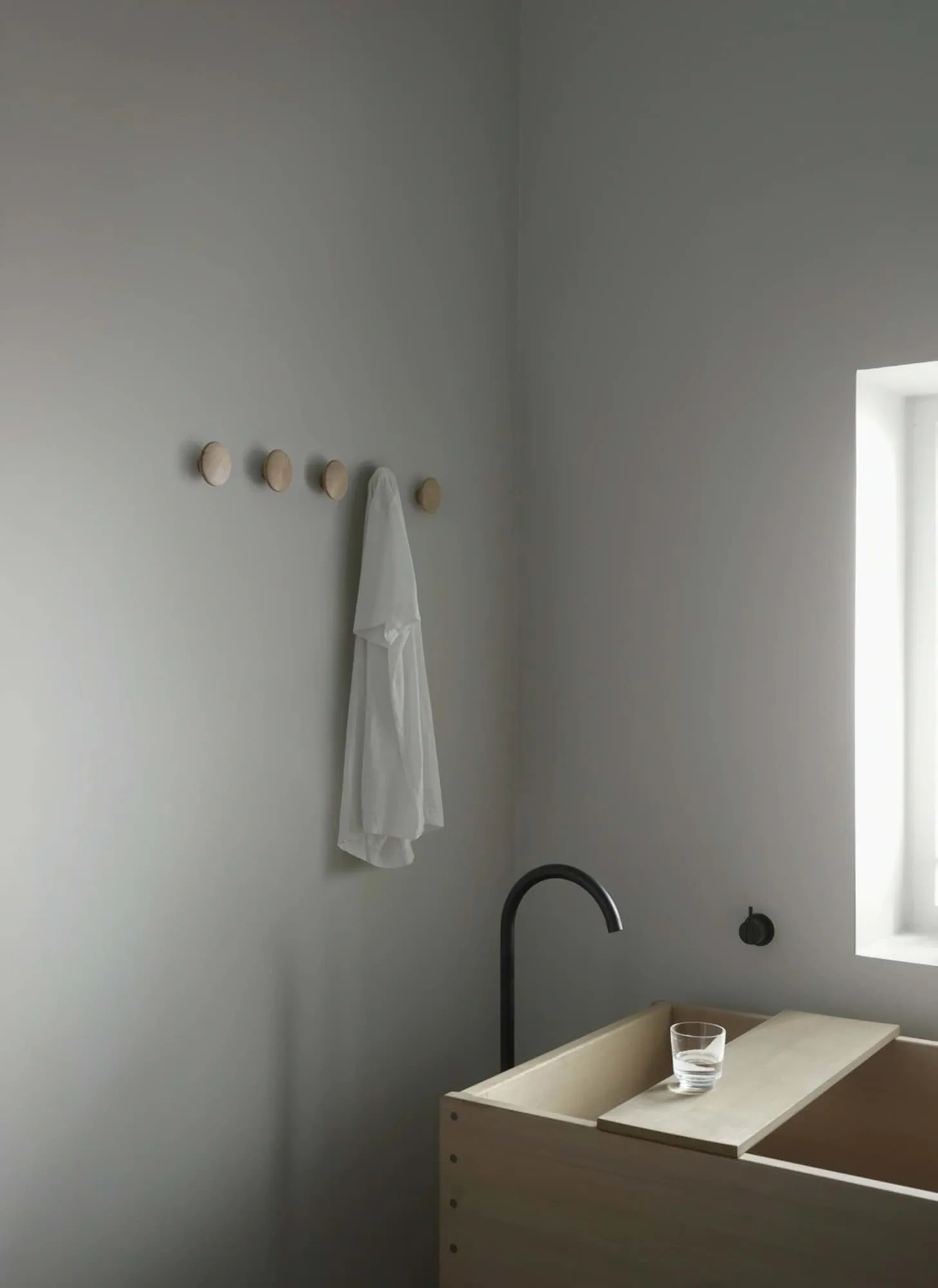 Wieszak Dots dębowy, XS Muuto