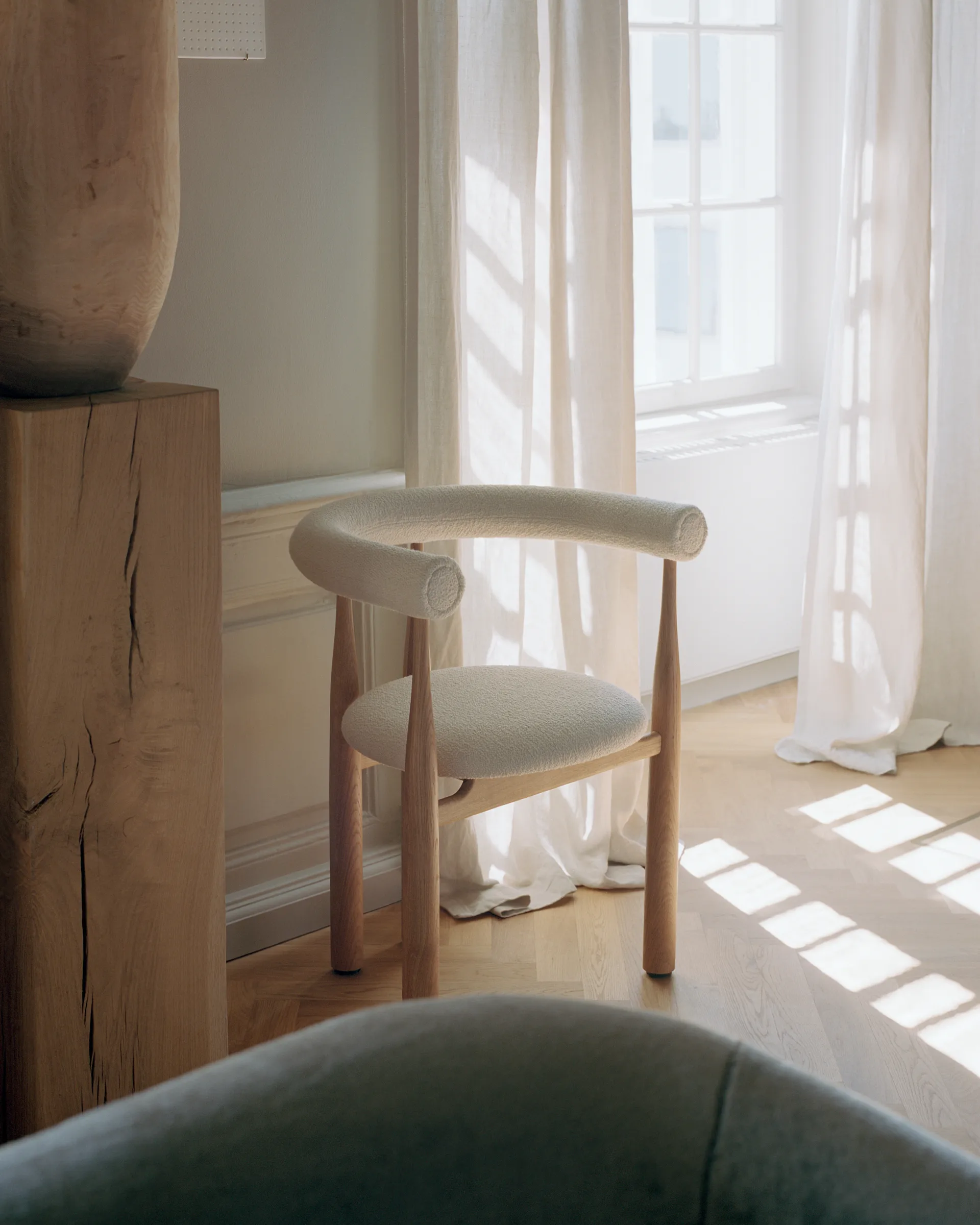 Krzesło z podłokietnikami Bukowski, Oak, Barnum Lana New Works