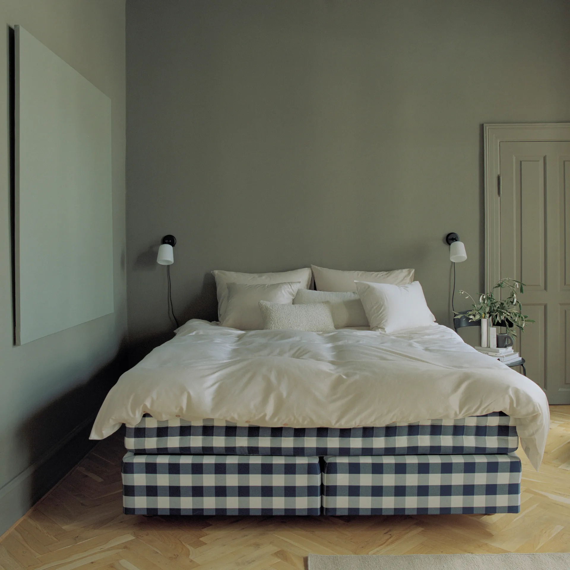 Lampa ścienna Material , Białe szkło opalowe New Works