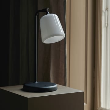 Lampa stołowa Material - Białe szkło opalowe - New Works