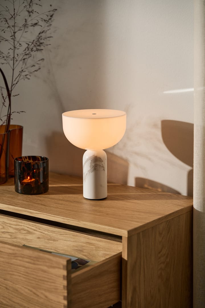 Lampa stołowa przenośna Kizu, Biały marmur New Works