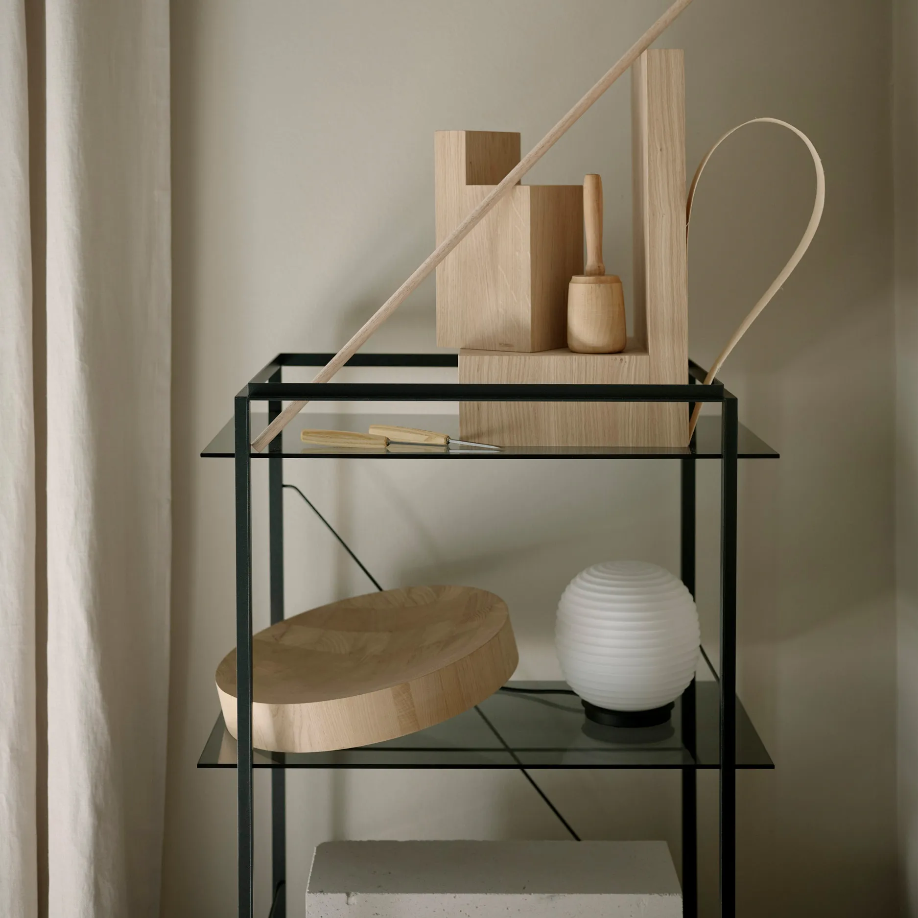 Lantern Globe lampa stołowa mała, Frosted white opal glass New Works