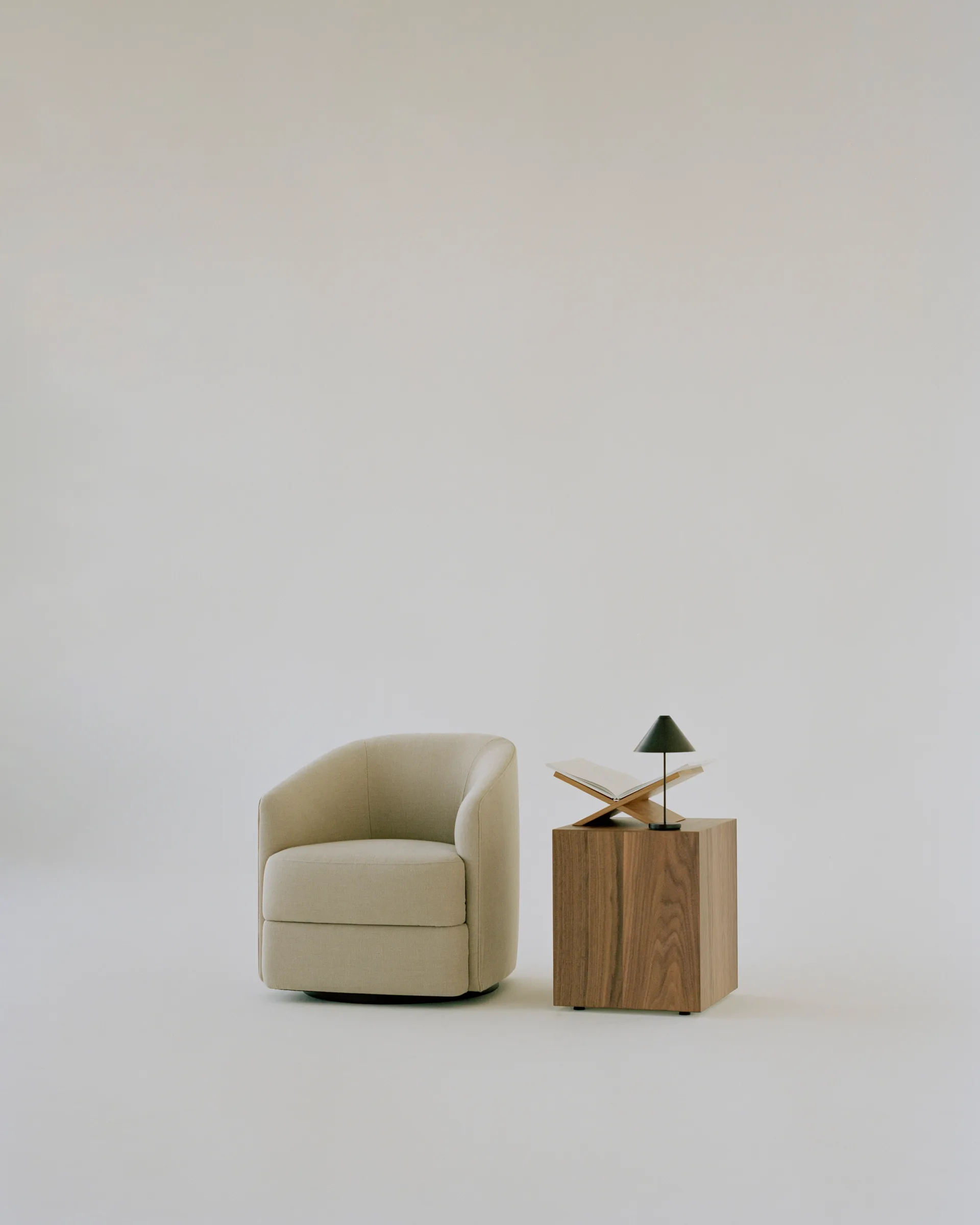 Stolik Mass 40x40x47 cm, Walnut New Works