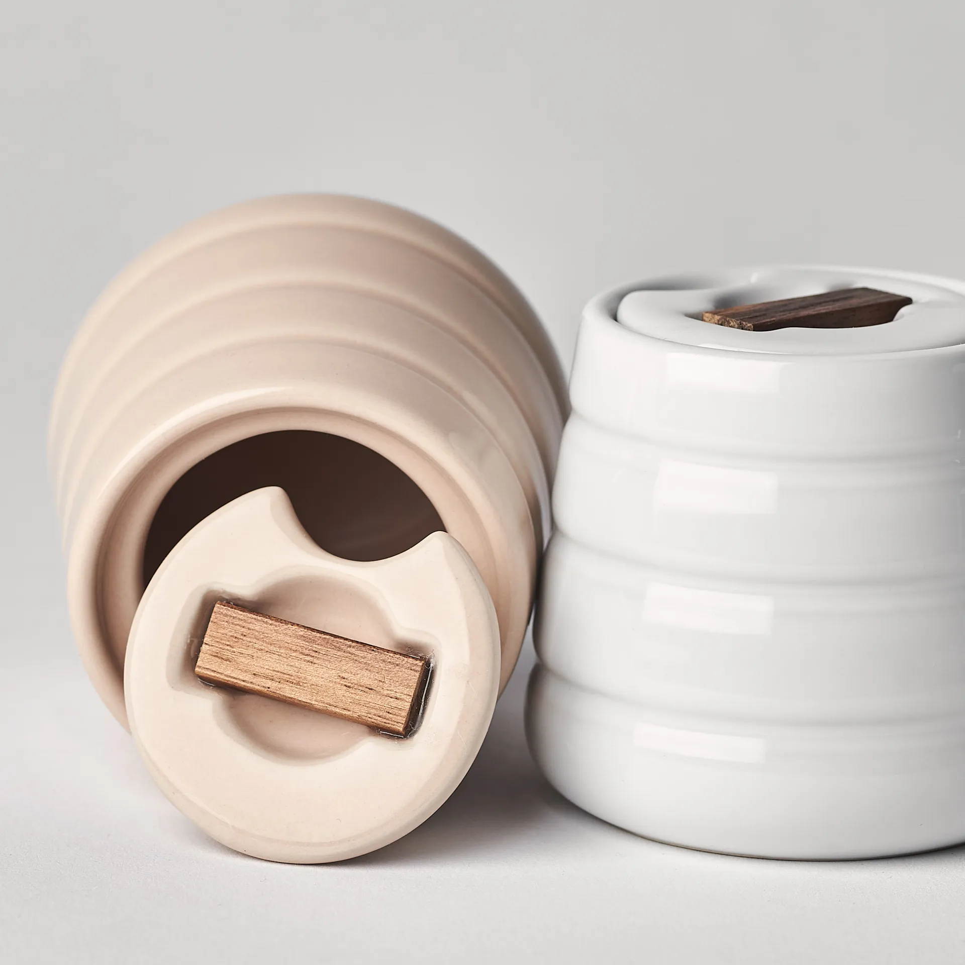 Cukiernica Lines, Beżowy NJRD