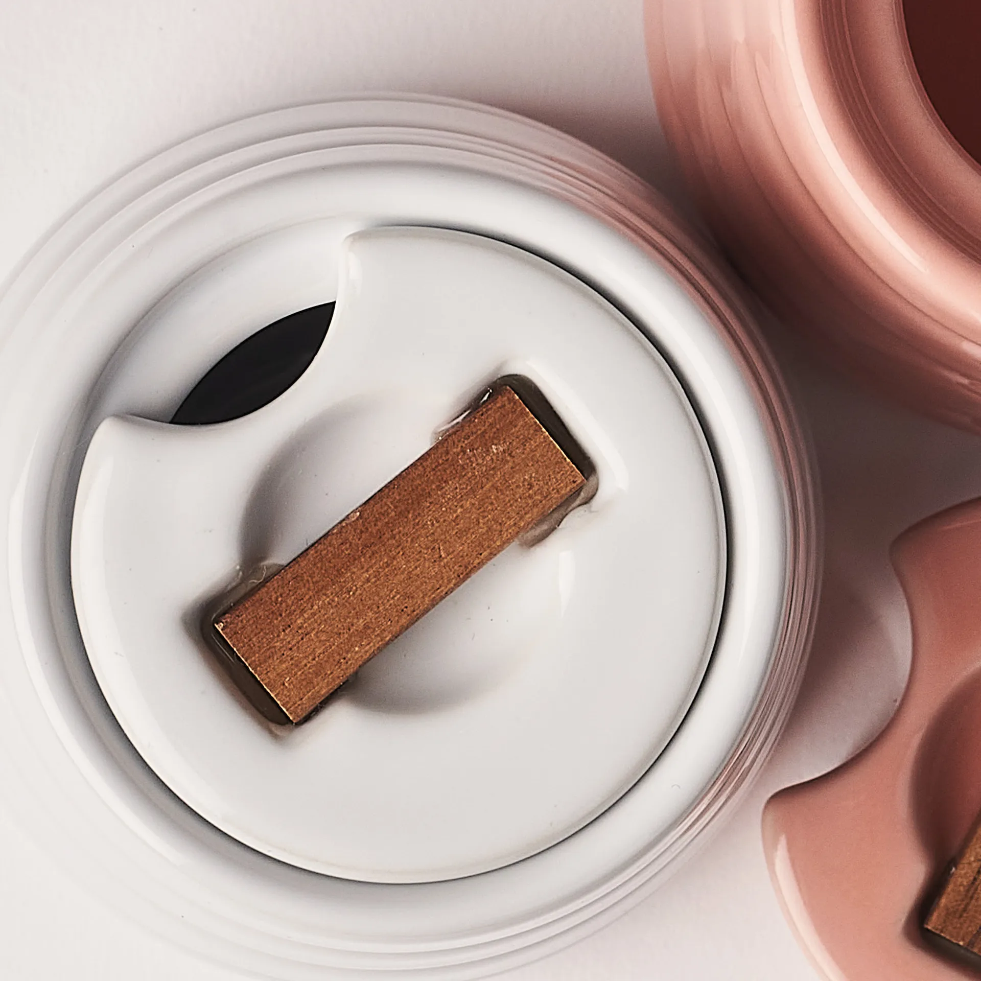 Cukiernica Lines, Biały NJRD