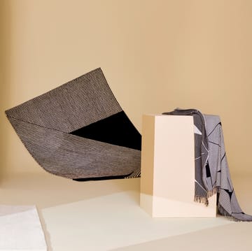 Dywan wełniany Stripes czarny - 170x240 cm - NJRD