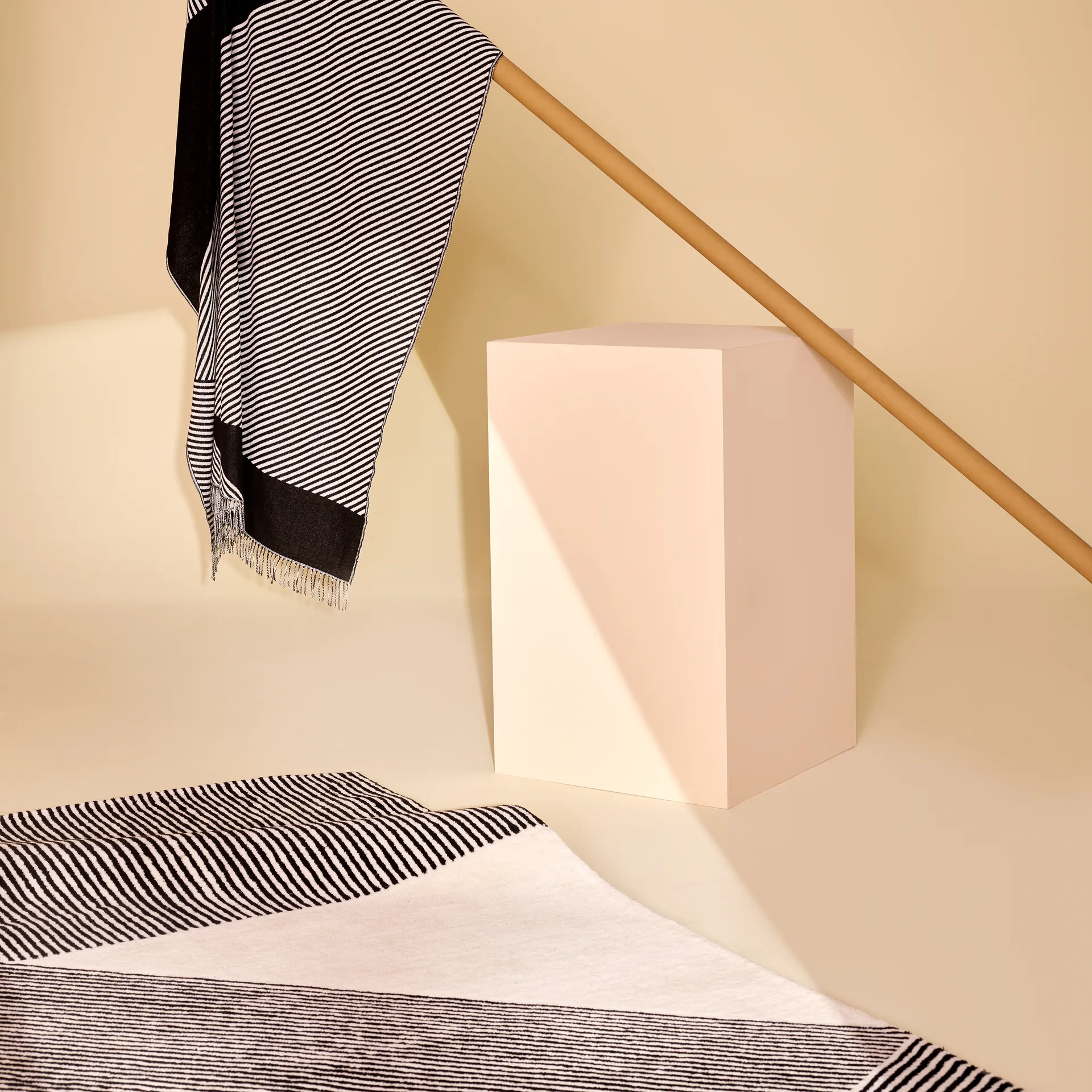 Dywan wełniany Stripes naturalna biel, 200x300 mm NJRD