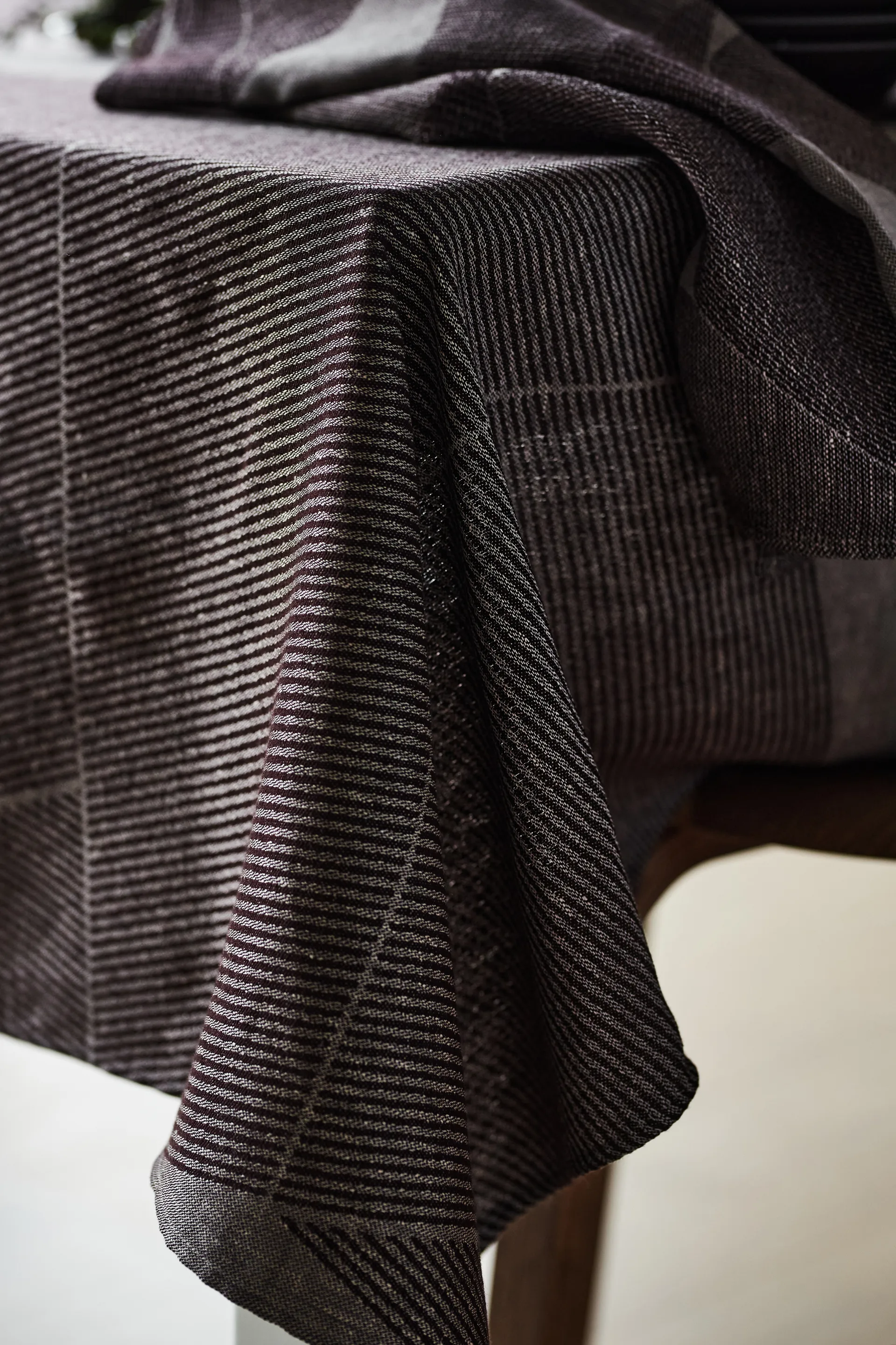 Geometryczny obrus 147x250 cm, Brązowo-biały NJRD