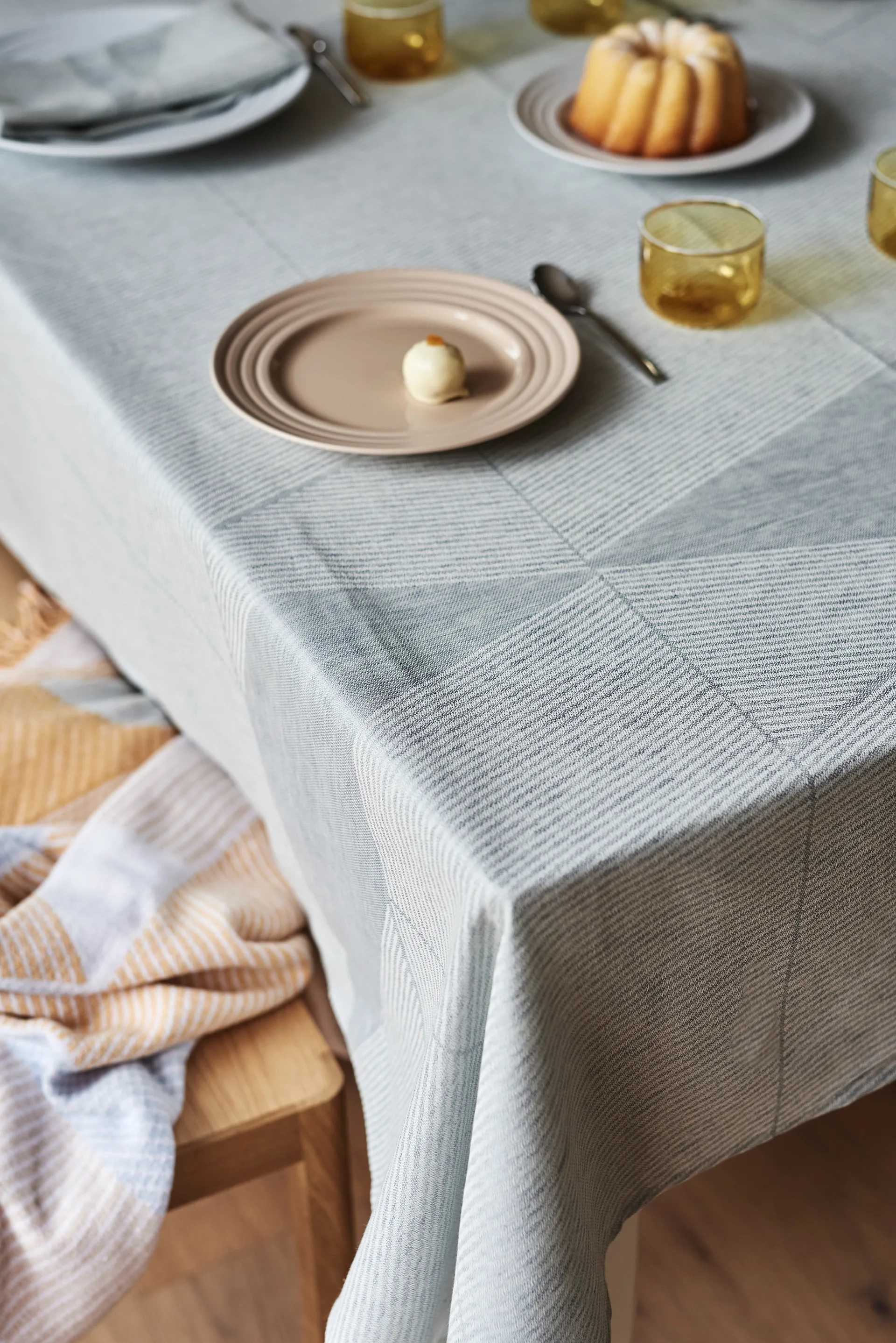 Geometryczny obrus 147x250 cm, Niebiesko-biały NJRD