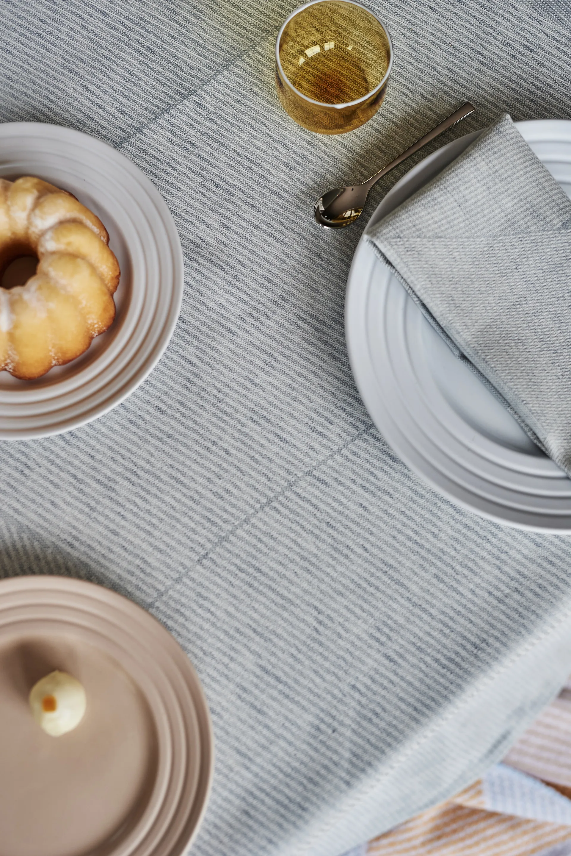 Geometryczny obrus 147x250 cm, Niebiesko-biały NJRD