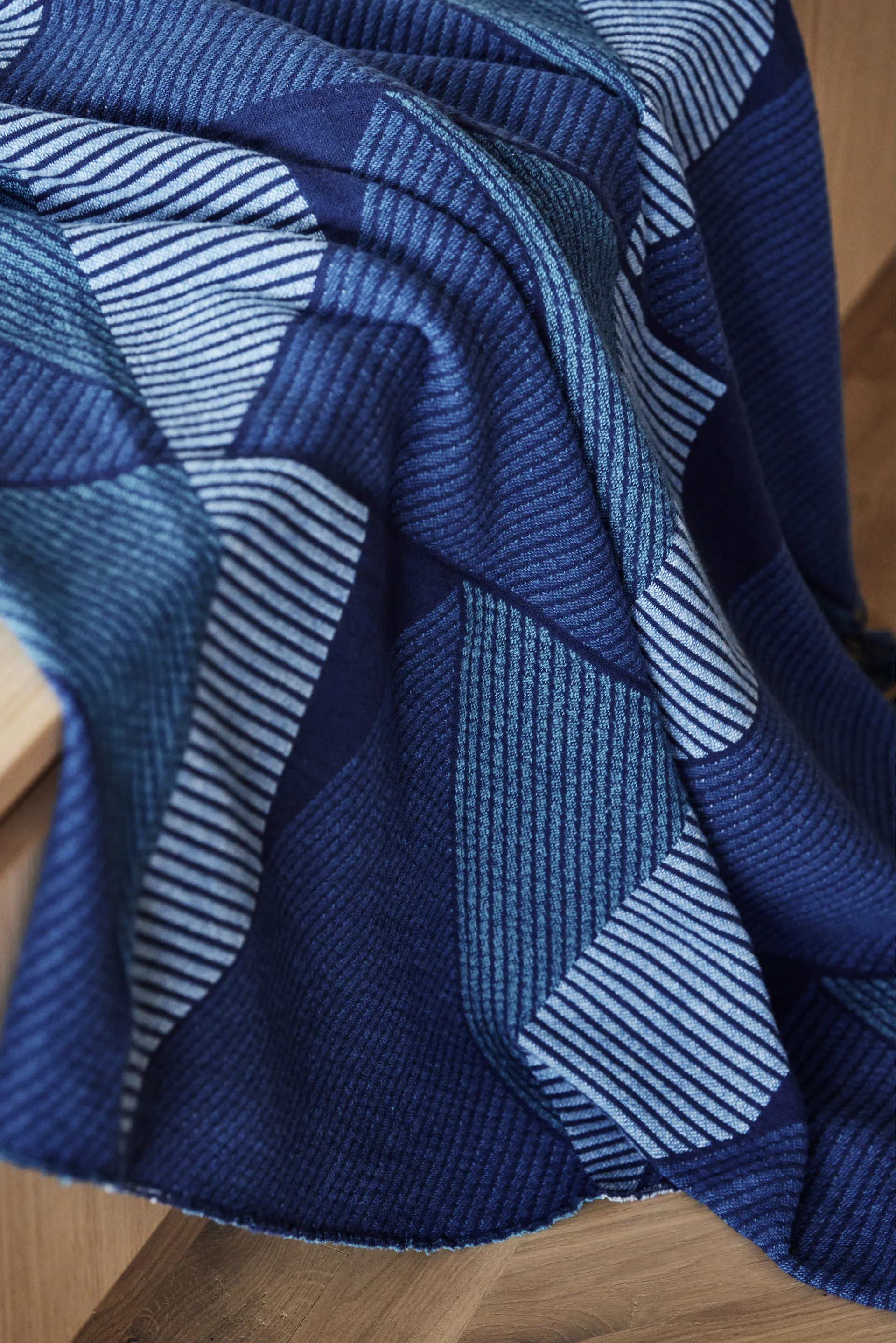 Metric focus No. 3 bawełniane pledy 130x185 cm, Niebieski NJRD