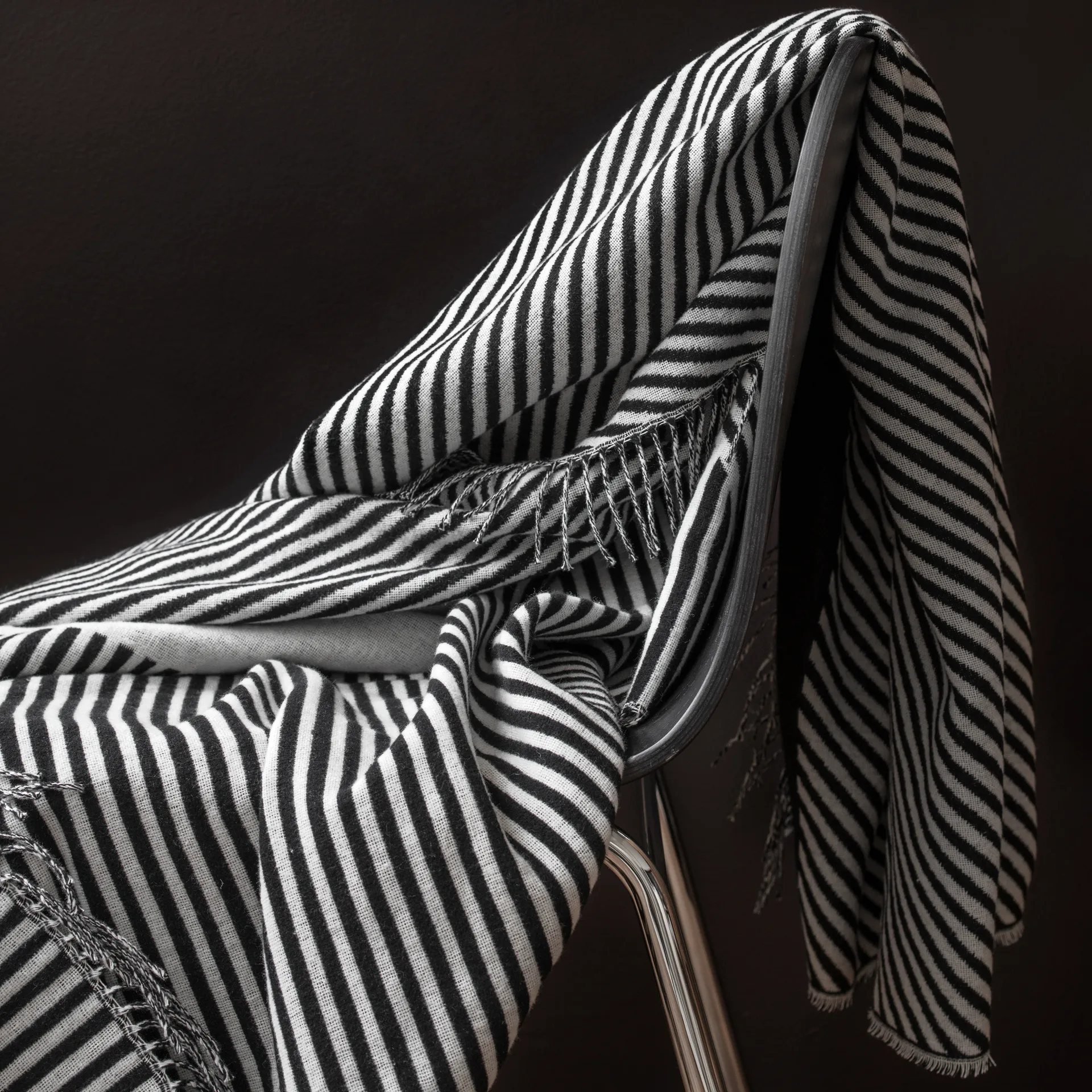 Pled bawełniany Stripes, Czarny NJRD