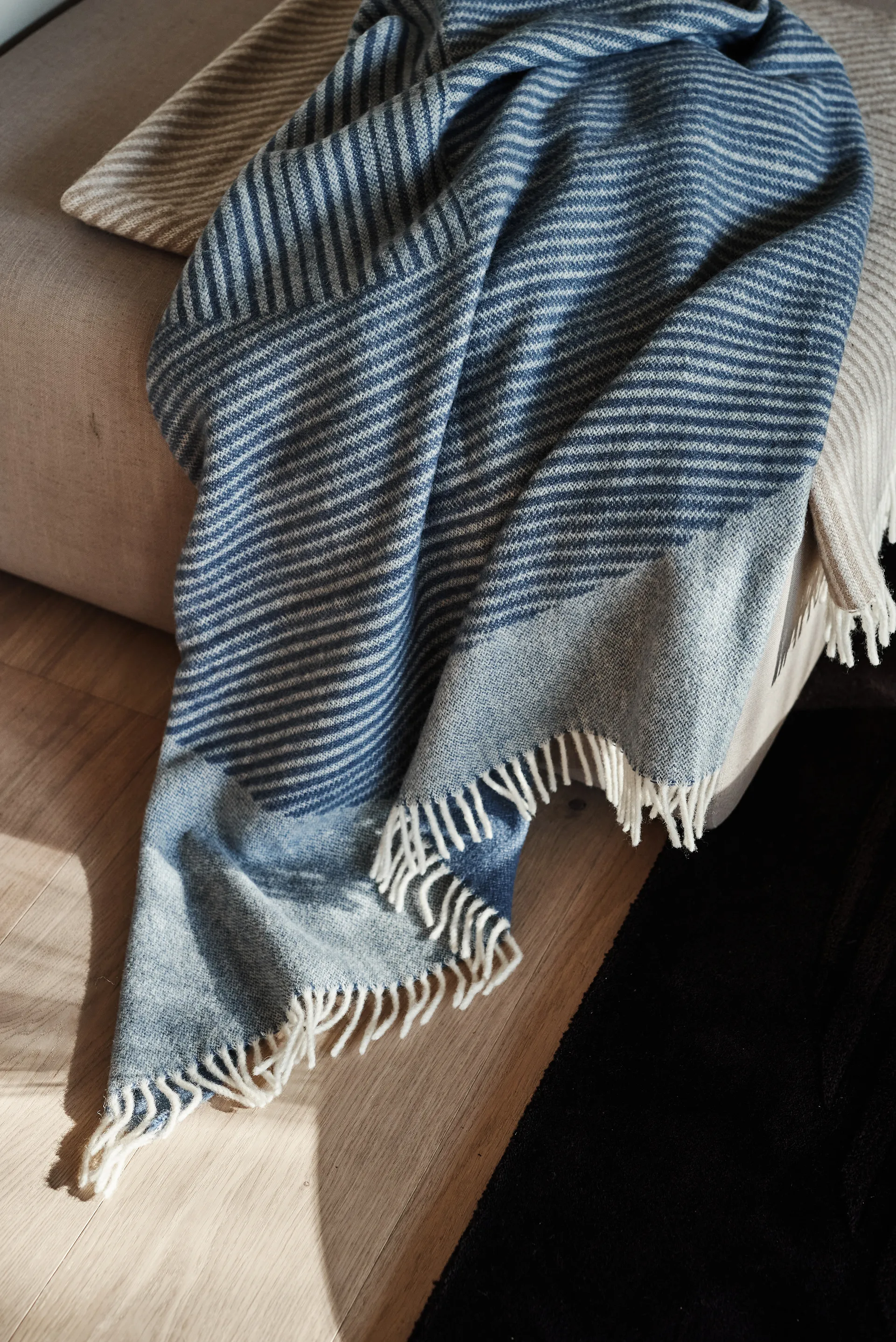 Pled wełniany Circles 130x185 cm, Niebieski NJRD