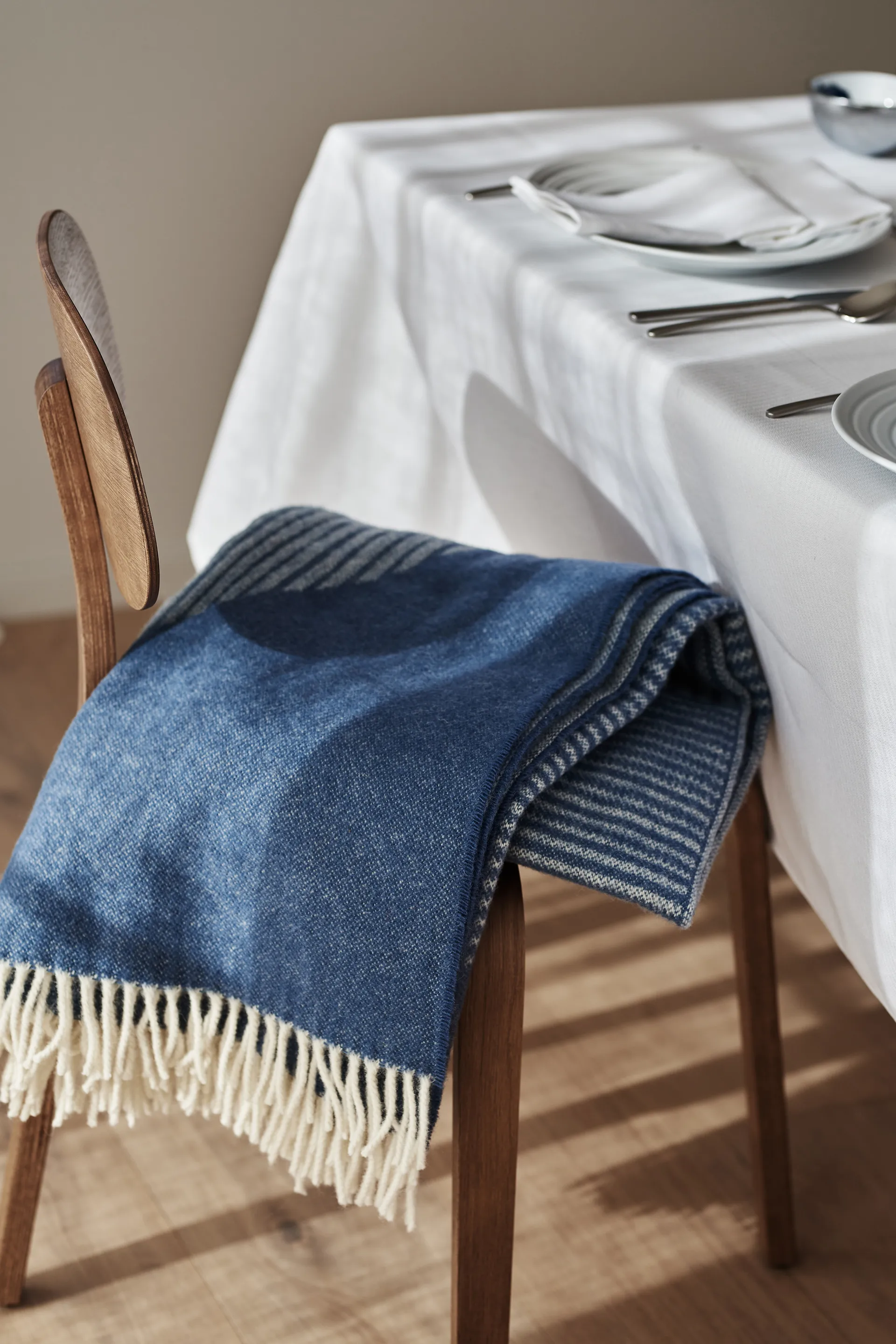 Pled wełniany Circles 130x185 cm, Niebieski NJRD