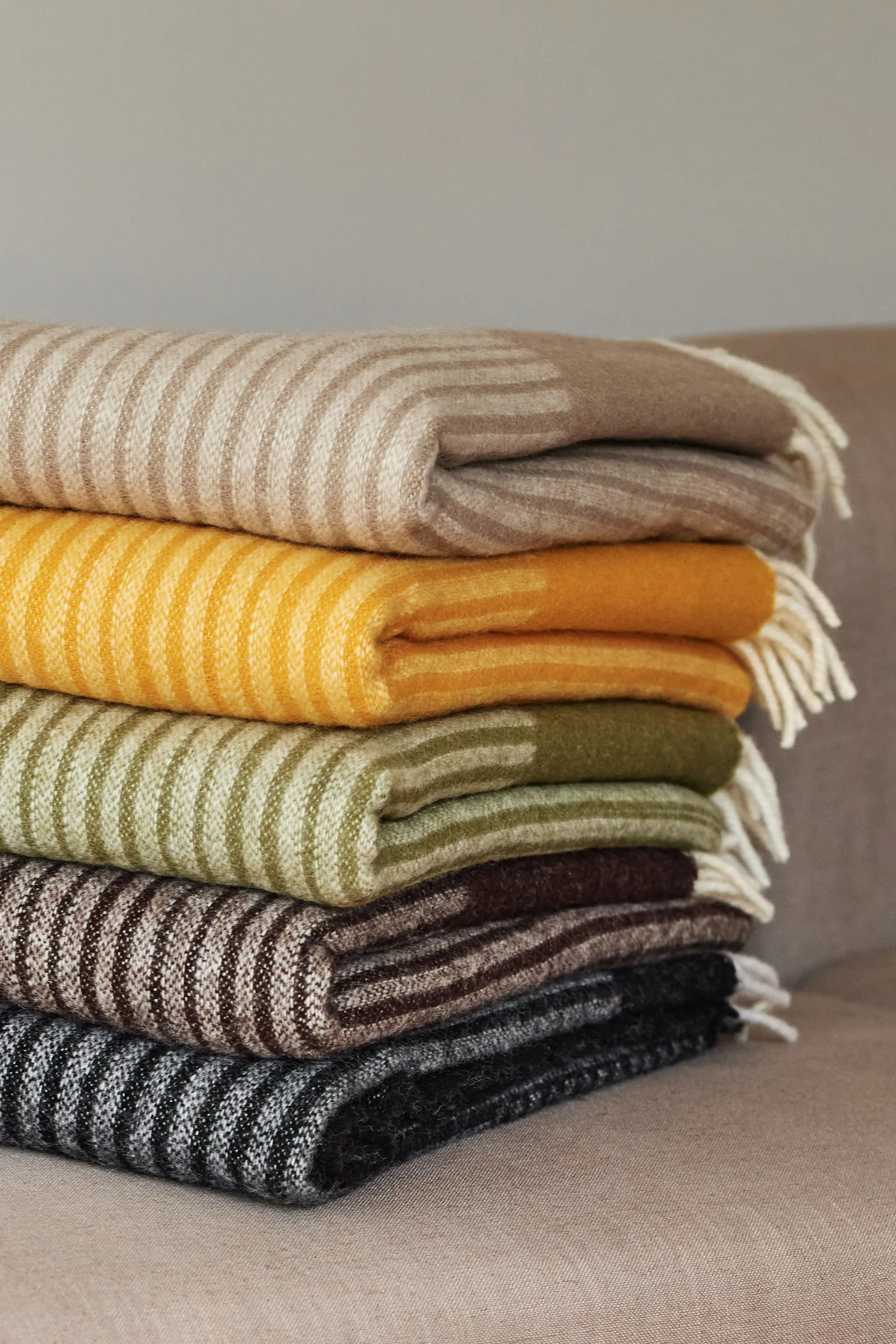 Pled wełniany Circles 130x185 cm, Żółty NJRD