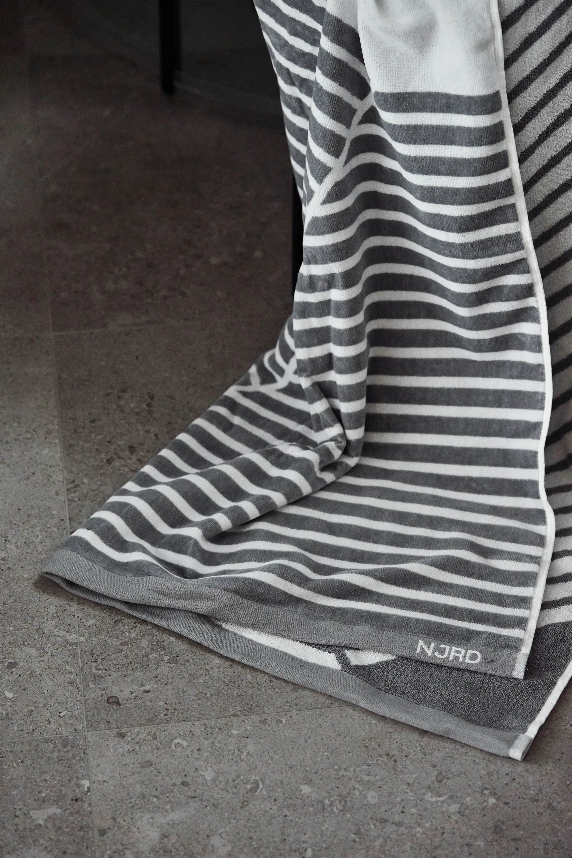 Ręcznik Stripes 100x150 cm, Szary NJRD