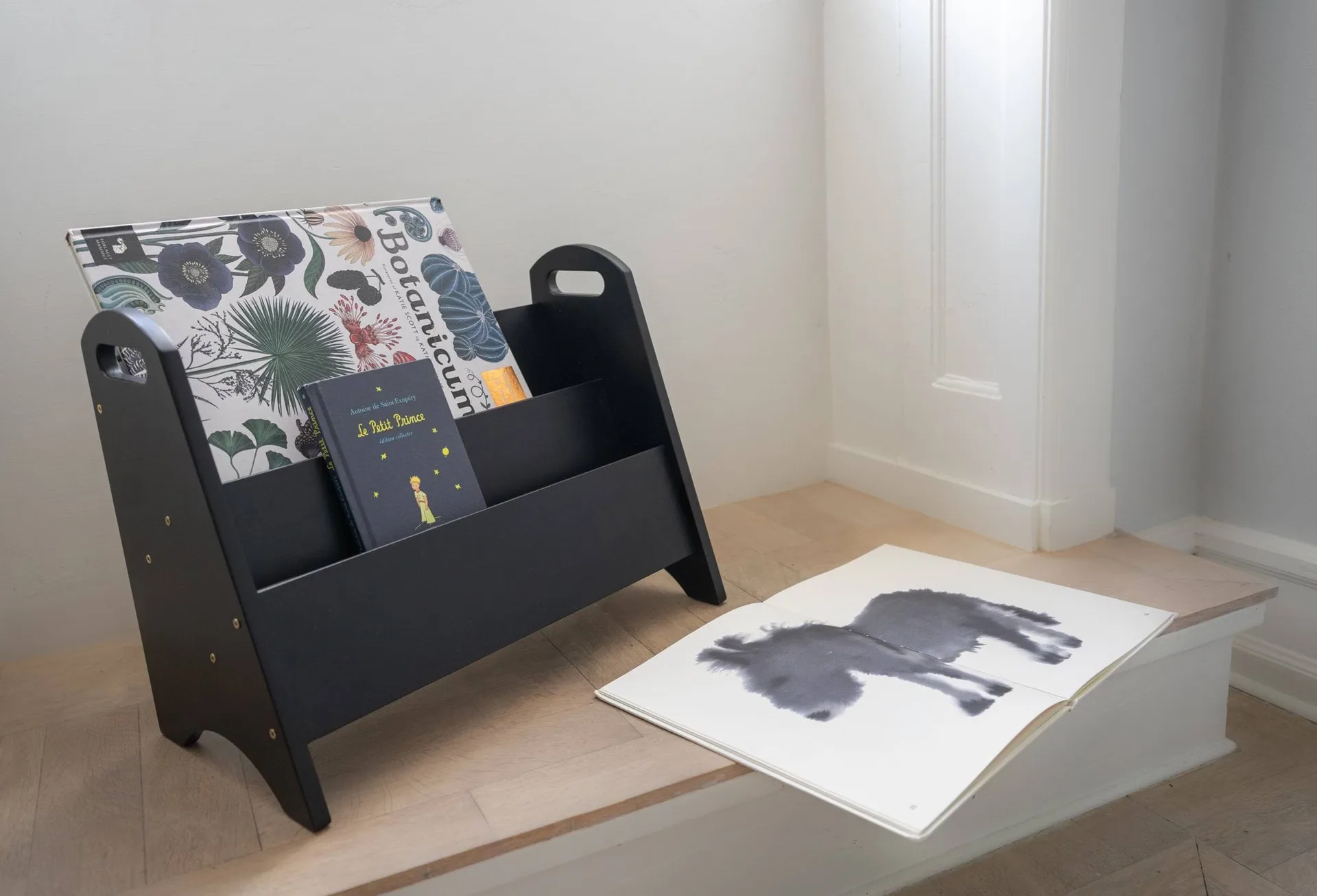 Półka na książki dla dzieci Book Holder, Czarny Nofred