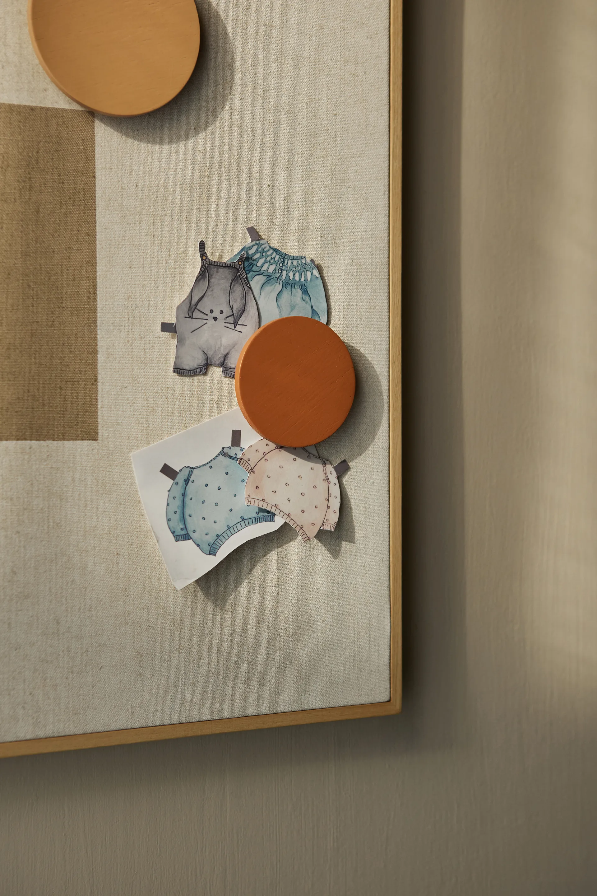 Tablica magnetyczna Noticeboard + 3 magnesy, Piaskowa Nofred