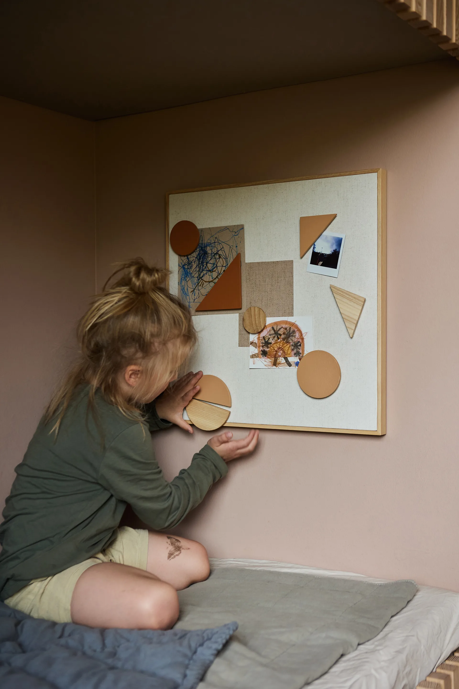 Tablica magnetyczna Noticeboard + 3 magnesy, Piaskowa Nofred