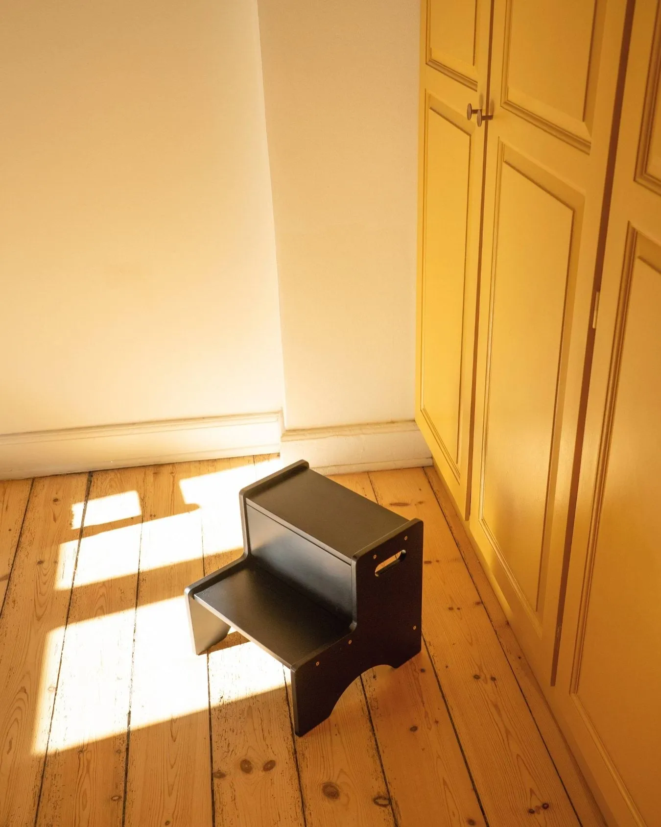 Taboret dziecięcy Step Up, Czarny Nofred
