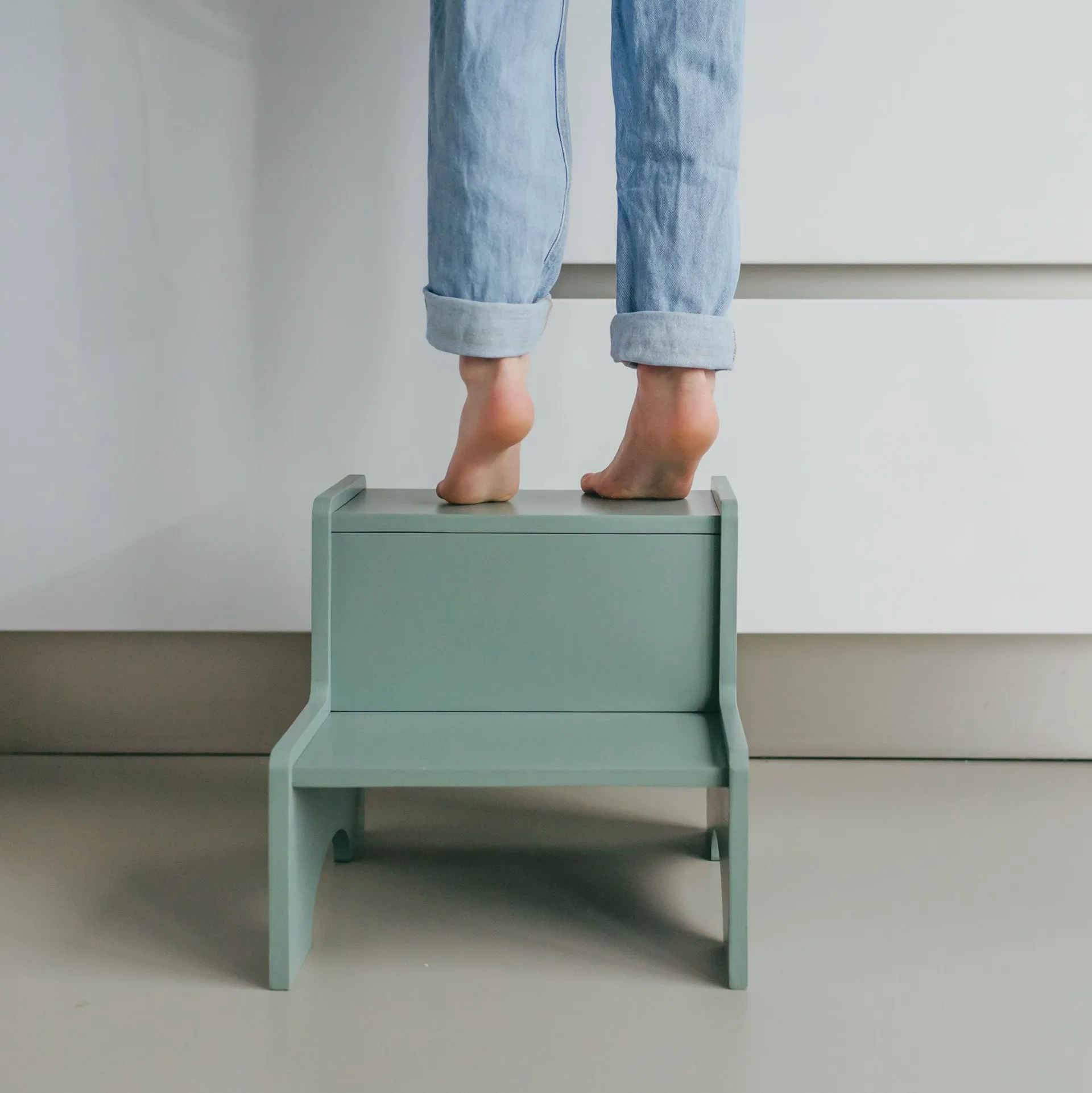 Taboret dziecięcy Step Up, Oliwkowa zieleń Nofred